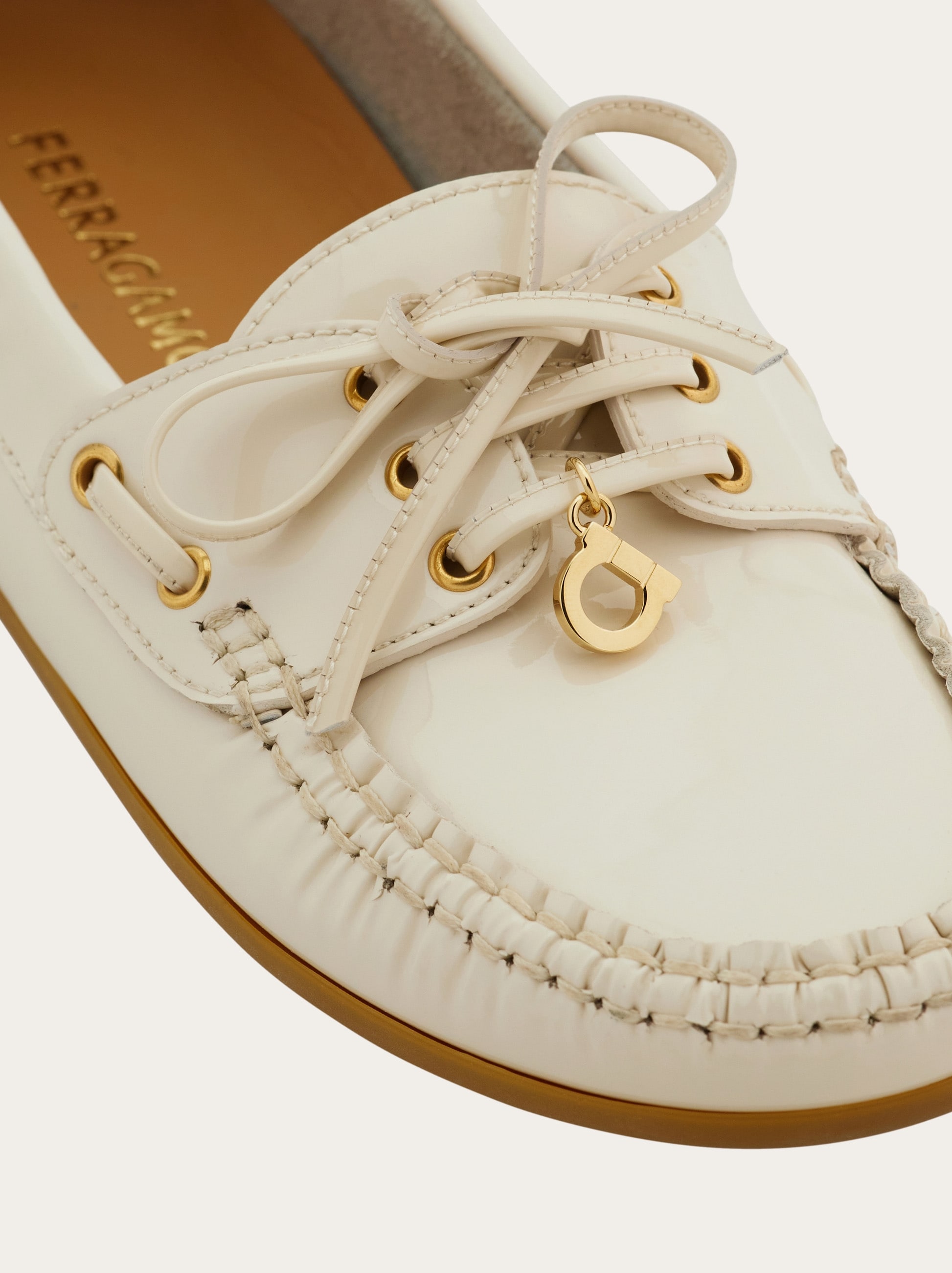 デッキシューズ - ウィメンズ | Ferragamo