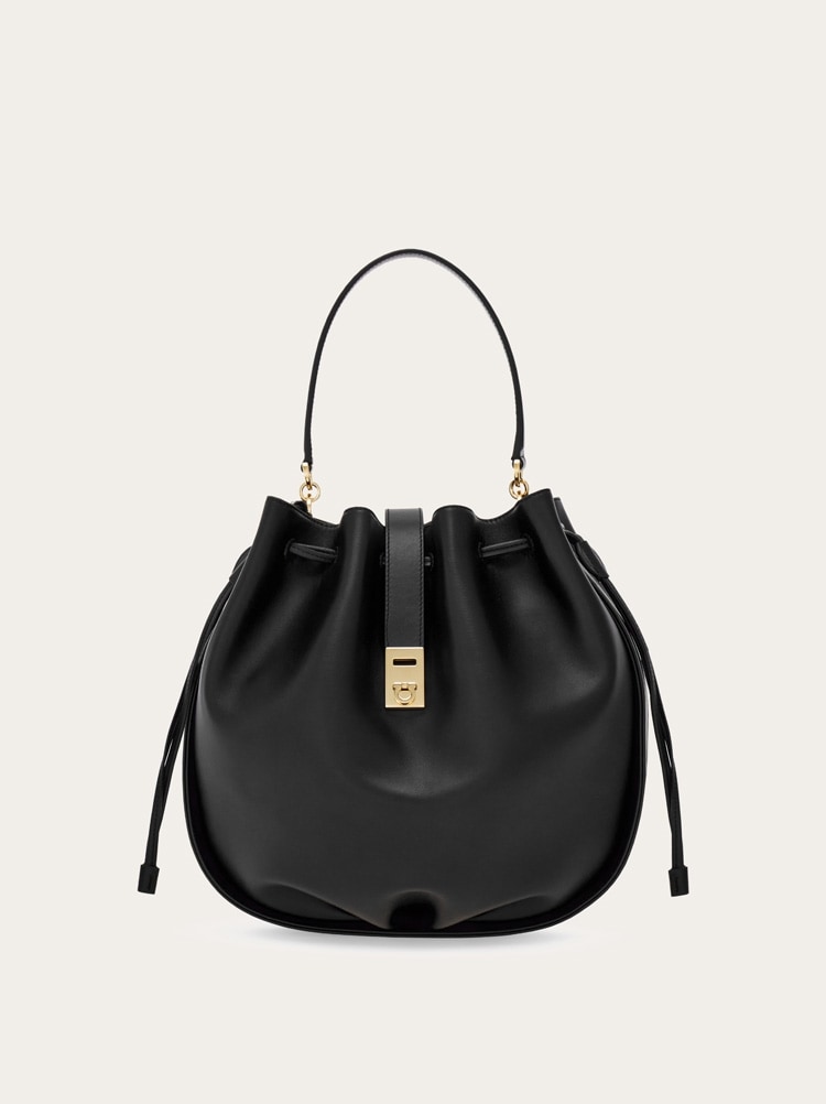 Hug bucket bag Gallery image 1