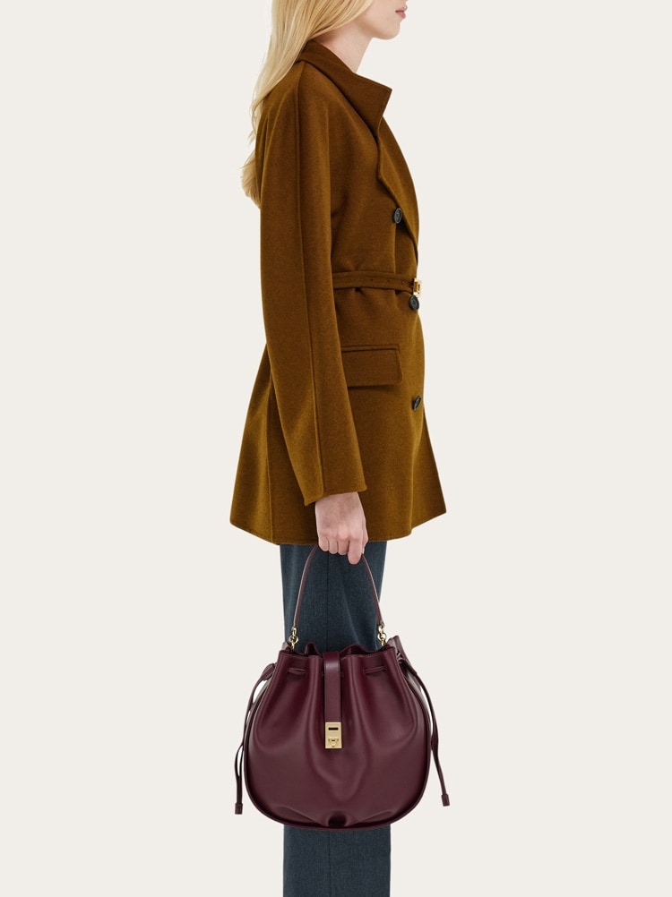 Hug bucket bag Gallery image 2