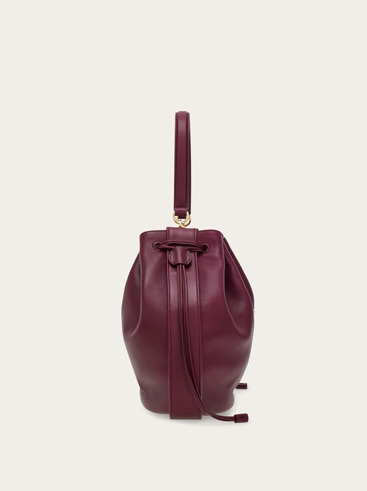 Hug bucket bag Gallery image 4