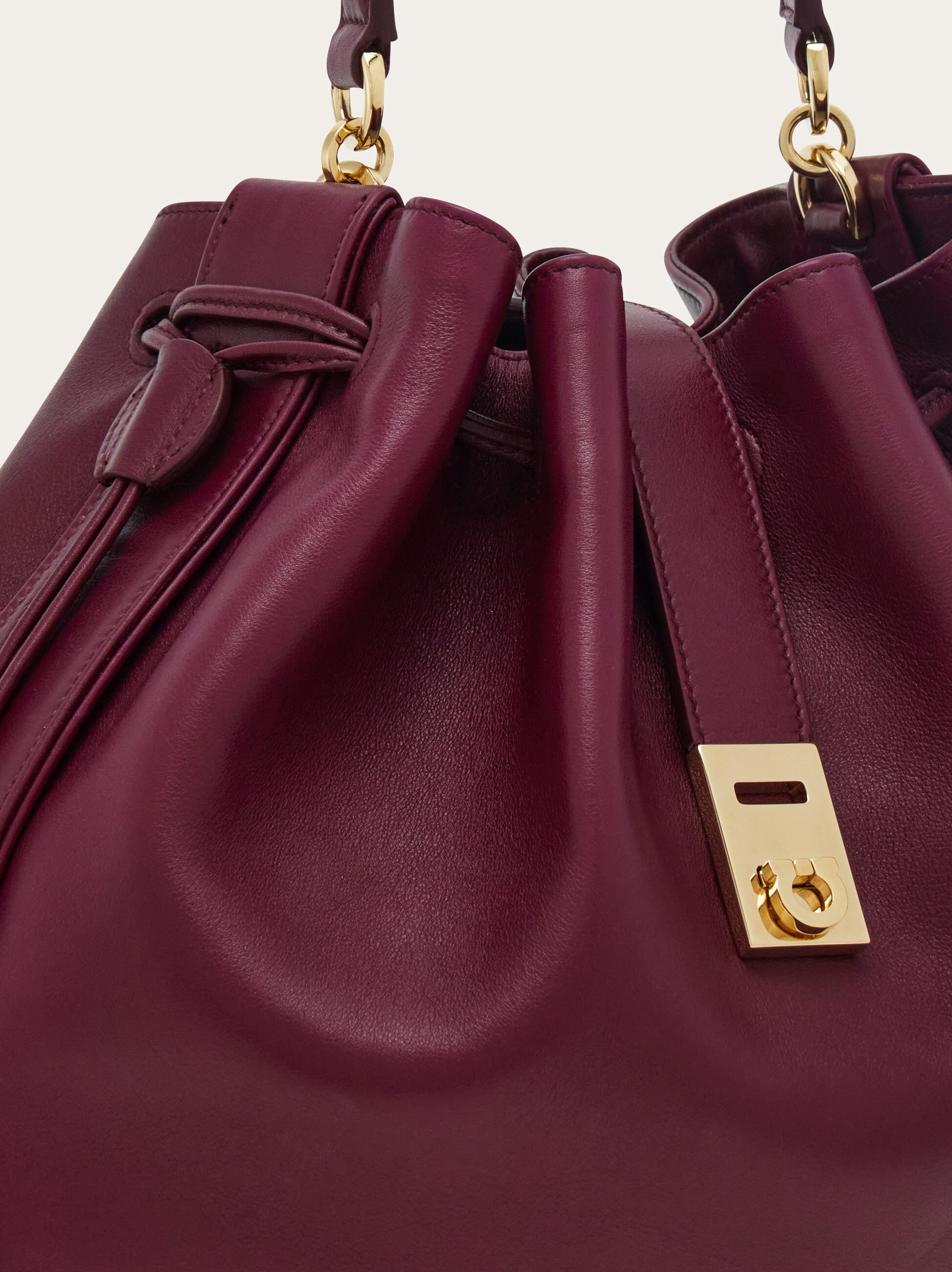 Hug バケットバッグ - ウィメンズ | Ferragamo