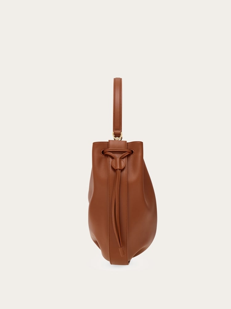 Hug bucket bag Gallery image 4