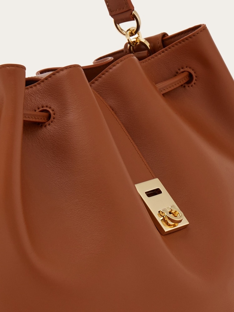 Hug bucket bag Gallery image 8