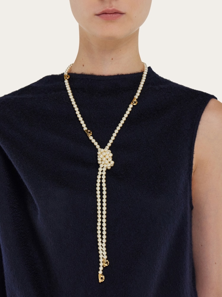 Pearl necklace Gallery image 3