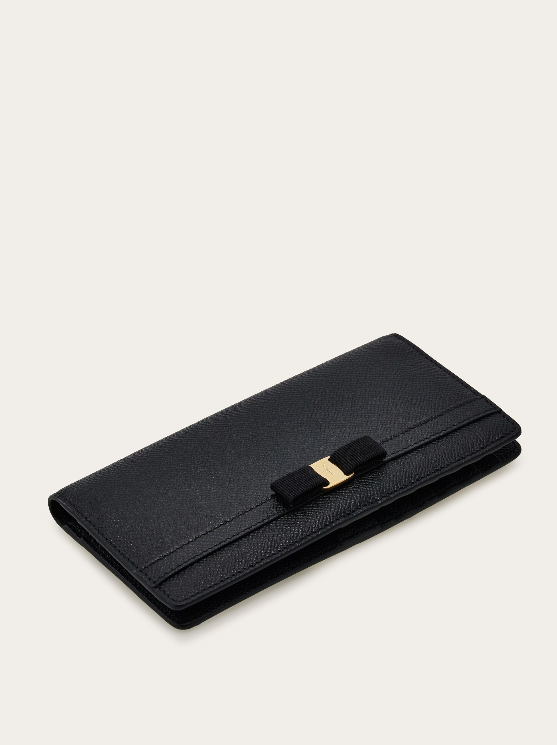 日本・韓国限定商品】ヴァラ リボン ウォレット - ウィメンズ | Ferragamo