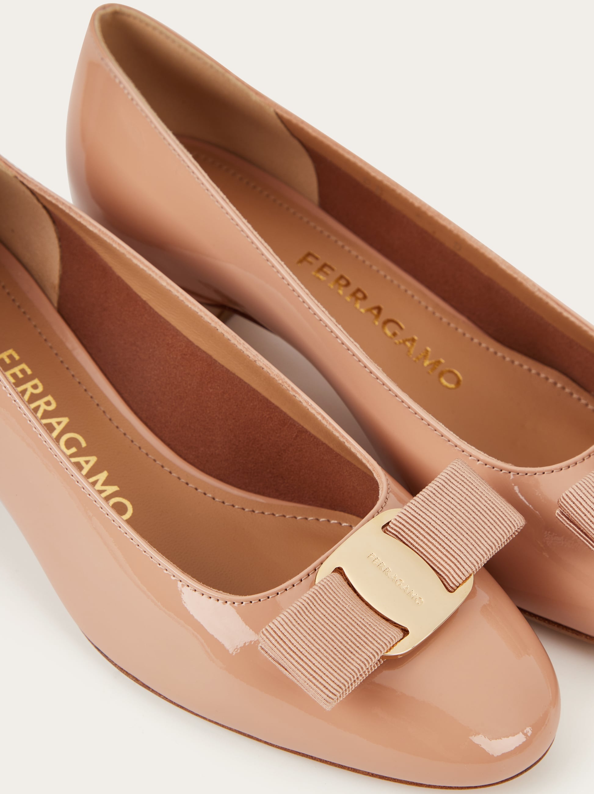 靴 Ferragamo Vara pump - Women | Ferragamo