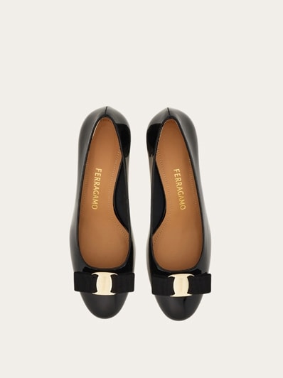 ヴァラ・リボン パンプス - ウィメンズ | Ferragamo
