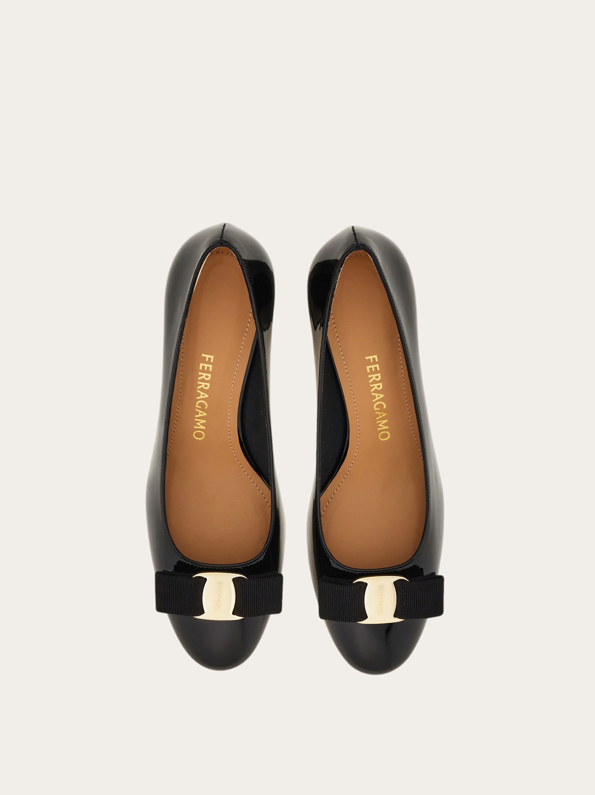 超美品☆Salvatore Ferragamo ヴァラリボン サテンパンプス ヴァラ・リボン パンプス - ウィメンズ | Ferragamo