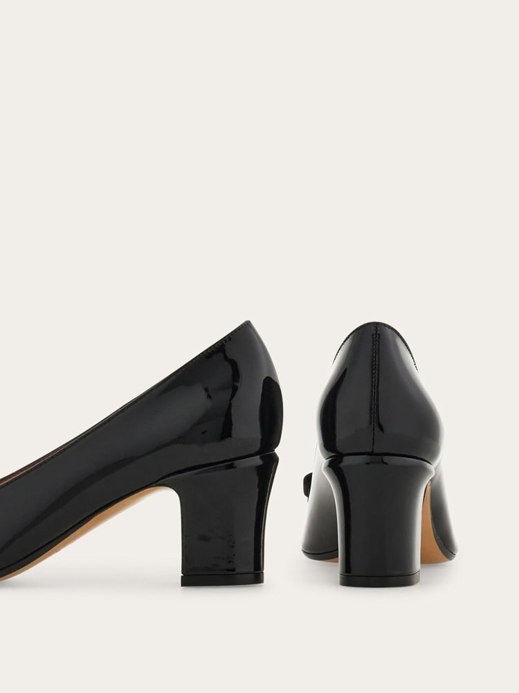 Salvatore Ferragamo ヴァラ　黒リボンパンプス ヴァラ・リボン パンプス - ウィメンズ | Ferragamo