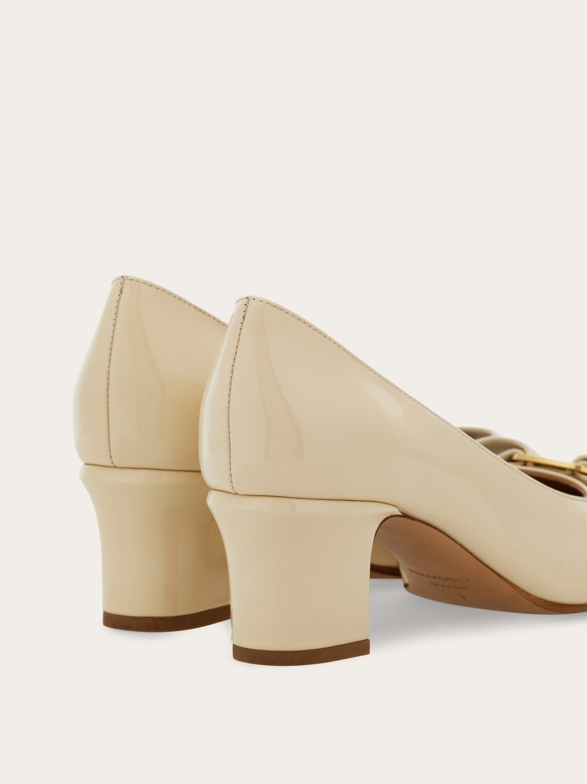 ヴァラ リボン パンプス - ウィメンズ | Ferragamo