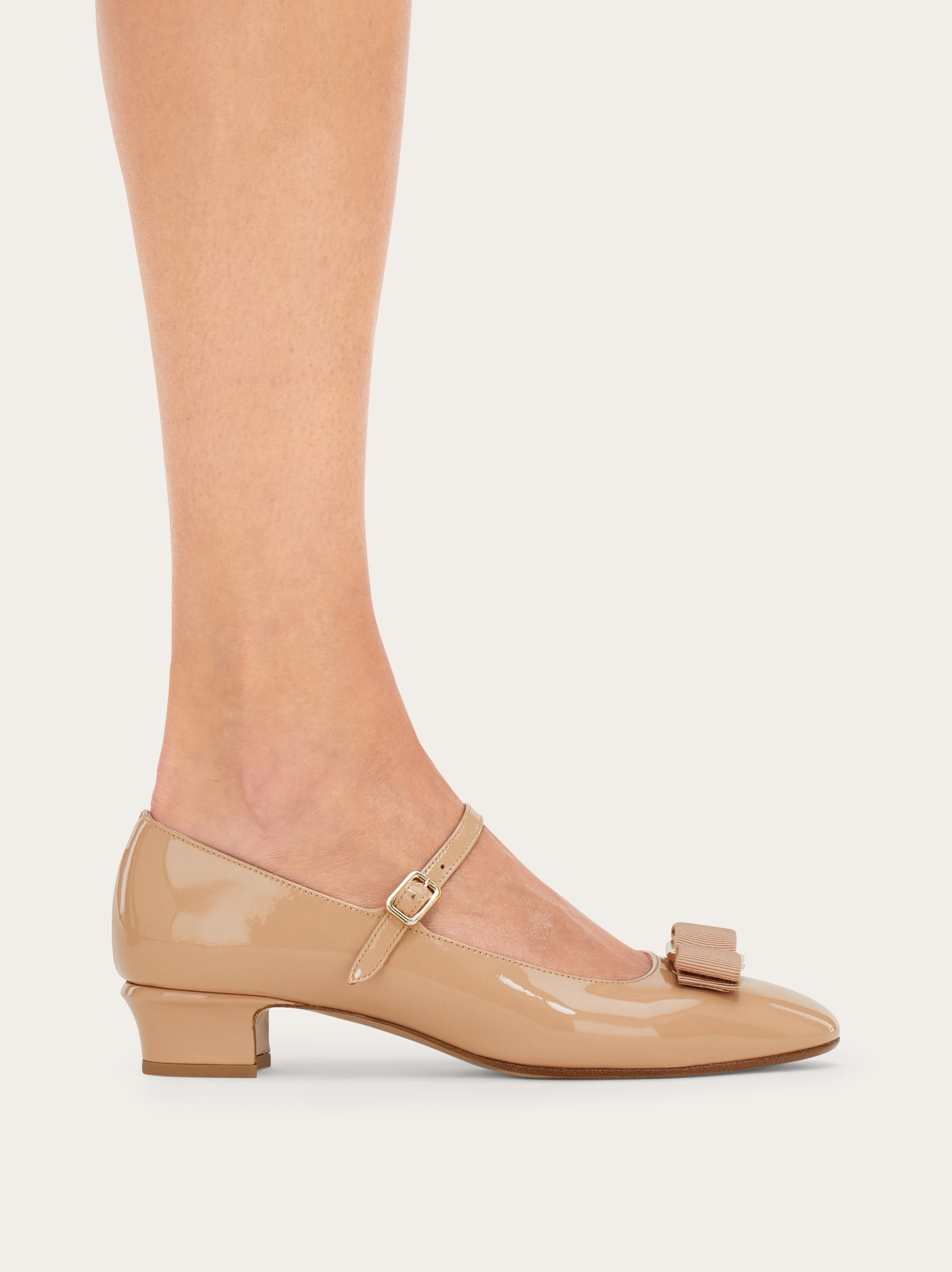 【Bow】Ferragamo ピンクリボンヒール Bow】Ferragamo ピンクリボンヒール Salvatore Ferragamo