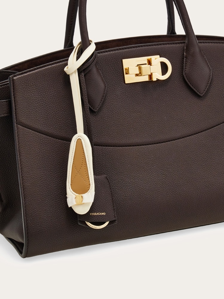 바리나 참 Gallery image 1