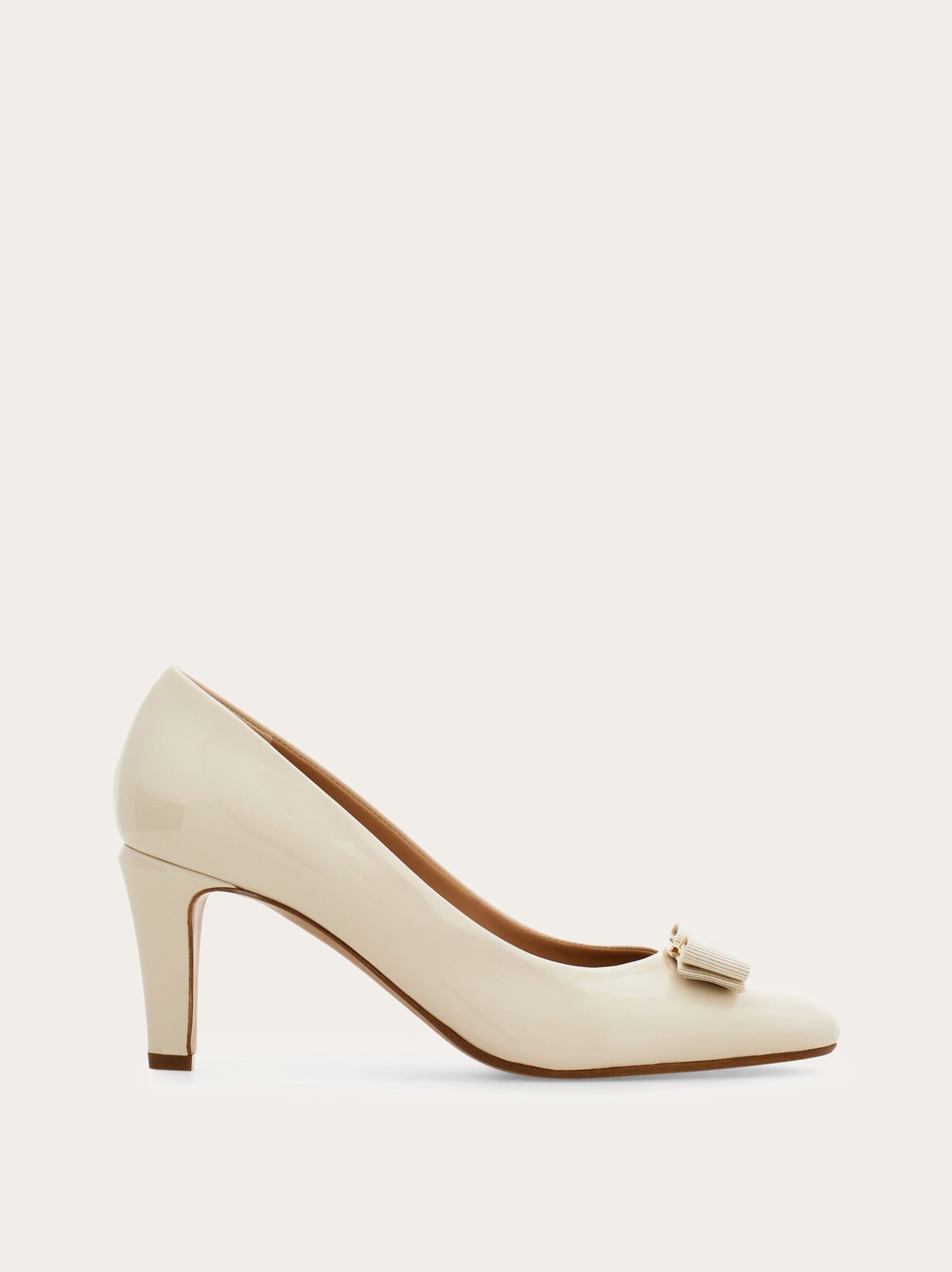 美品　箱付き　サルヴァトーレフェラガモ　ヴァラ　リボン　パンプス　ラバー Salvatore Ferragamo サルヴァトーレフェラガモ リボン付き