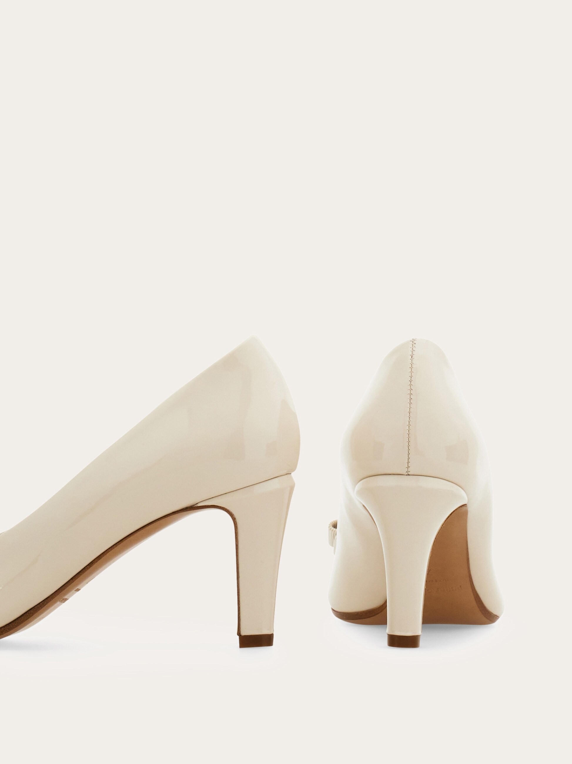 専用です未使用【フェラガモ】ヴァラリボン パンプス 8 1/2C 近年モデル 776841_00_cart_r20.jpg