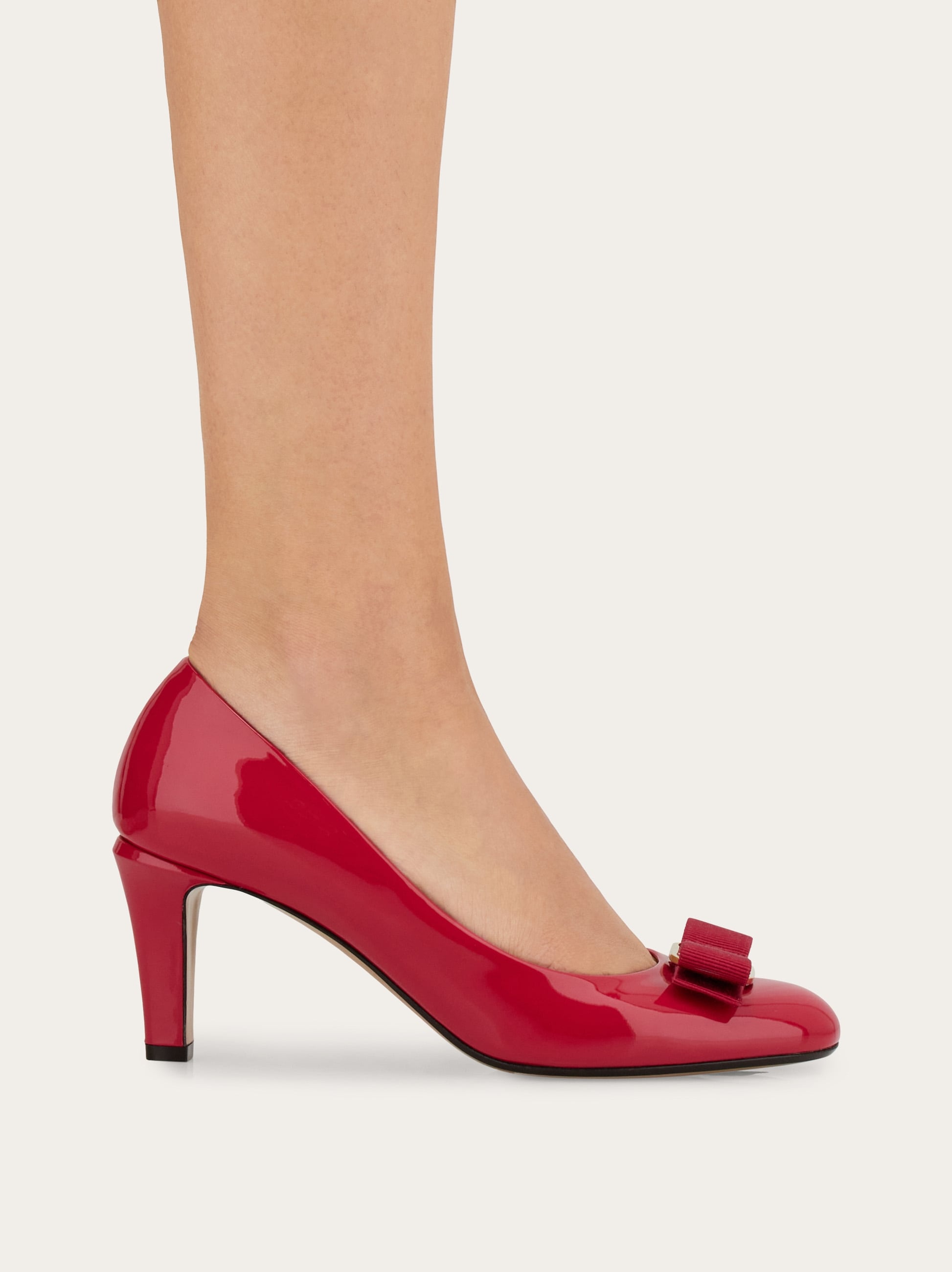 Salvatore Ferragamo ヴァラ　リボン付きパンプス レッド ヴァラ リボン パンプス - ウィメンズ | Ferragamo