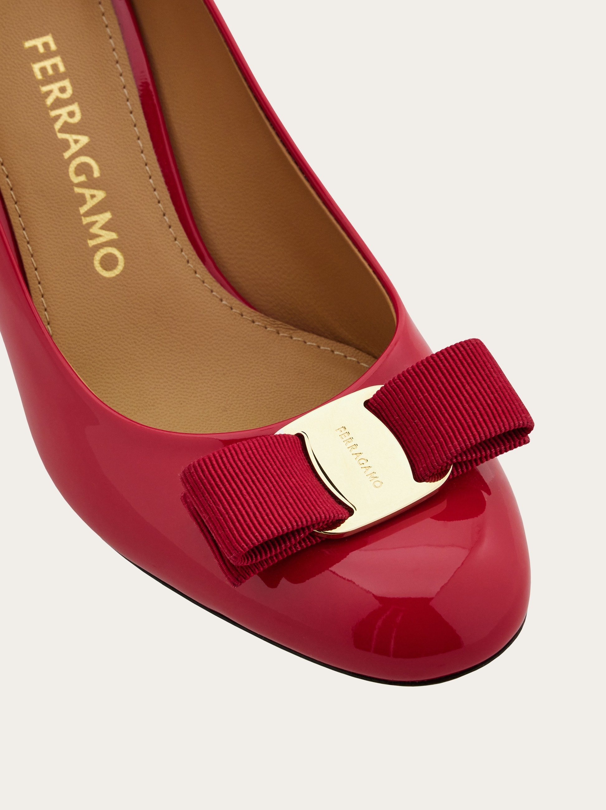 ヴァラ リボン パンプス - ウィメンズ | Ferragamo