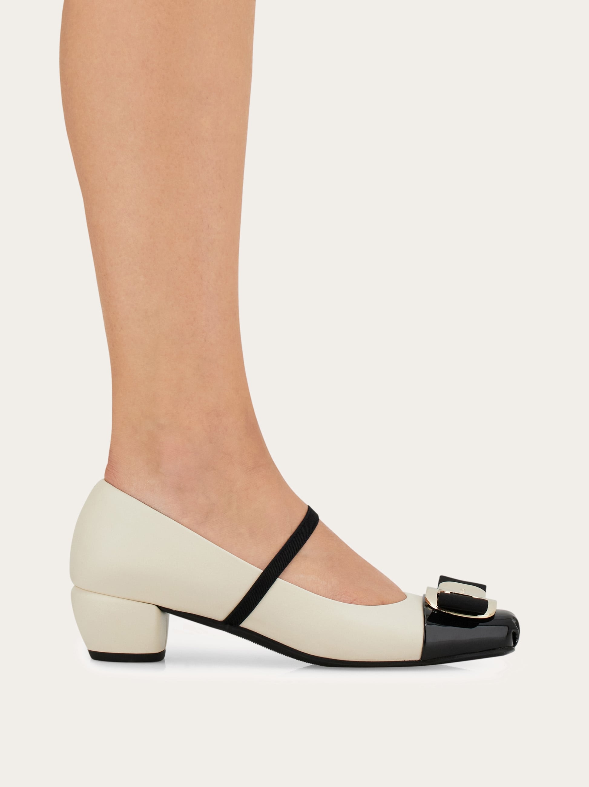 【ほぼ新品/箱付】Ferragamo / スカラップエッジパンプス ストラップパンプス - ウィメンズ | Ferragamo