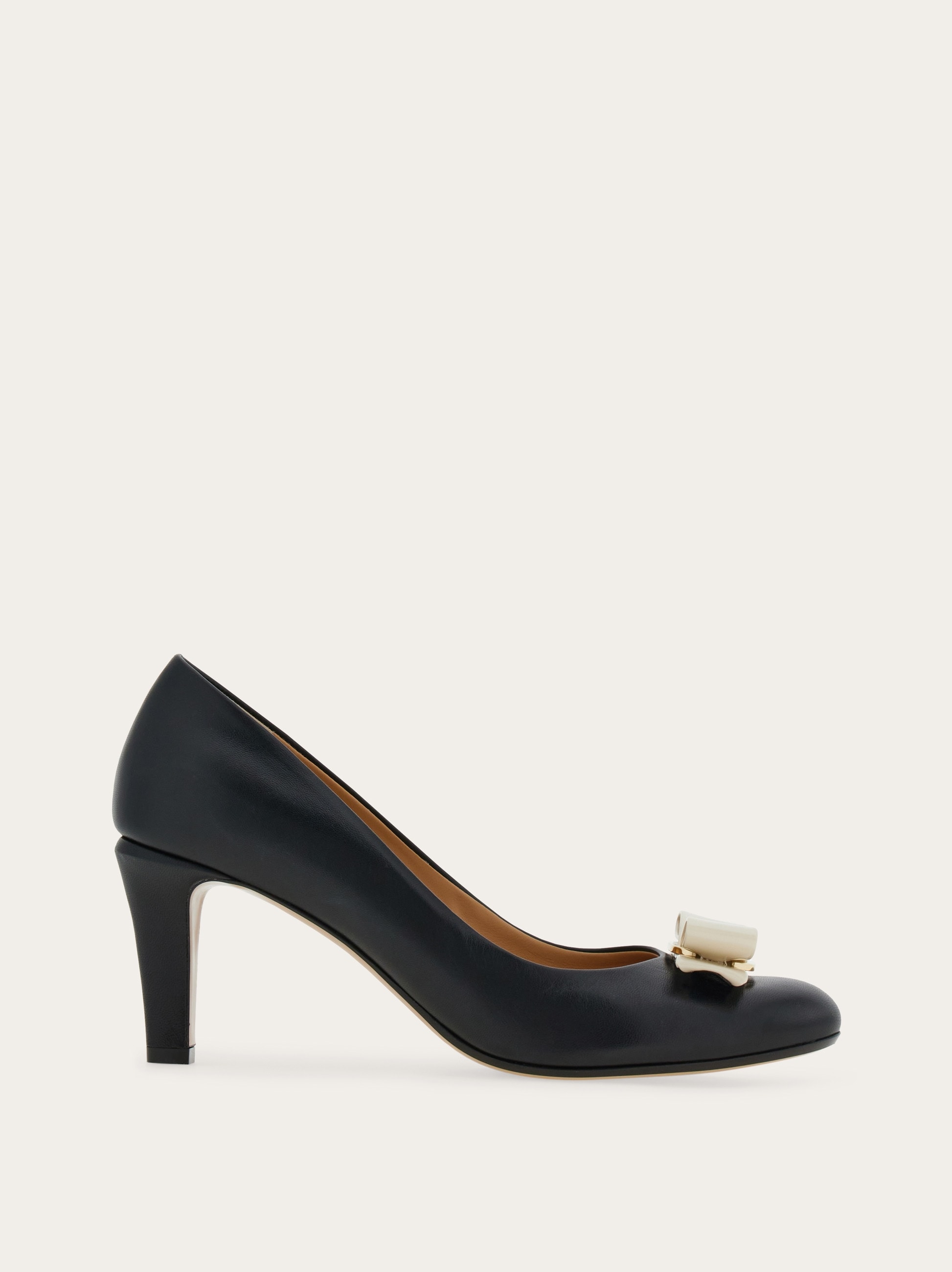 美品✨Salvatore Ferragamo ヴァラリボン　パンプス　ブラック Amazon | [サルヴァトーレ フェラガモ] 靴 レディース ヴァラ