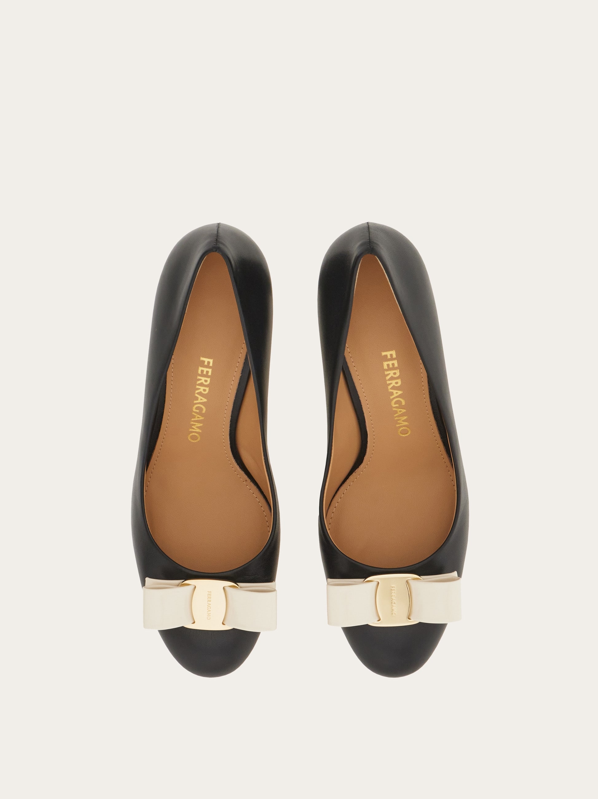 ヴァラ・リボン パンプス - ウィメンズ | Ferragamo