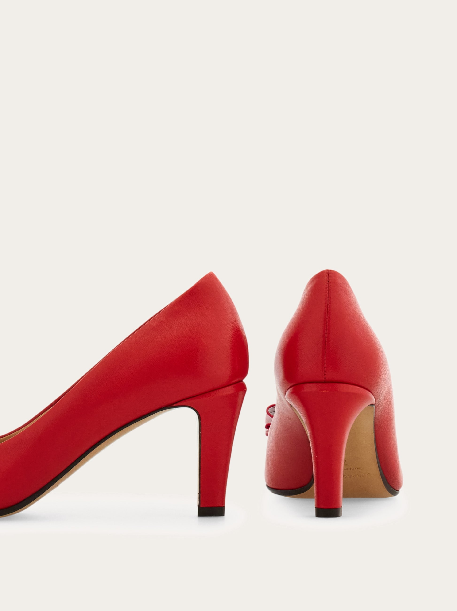 Salvatore Ferragamo ヴァラ　リボン付きパンプス レッド ヴァラ・リボン パンプス - ウィメンズ | Ferragamo