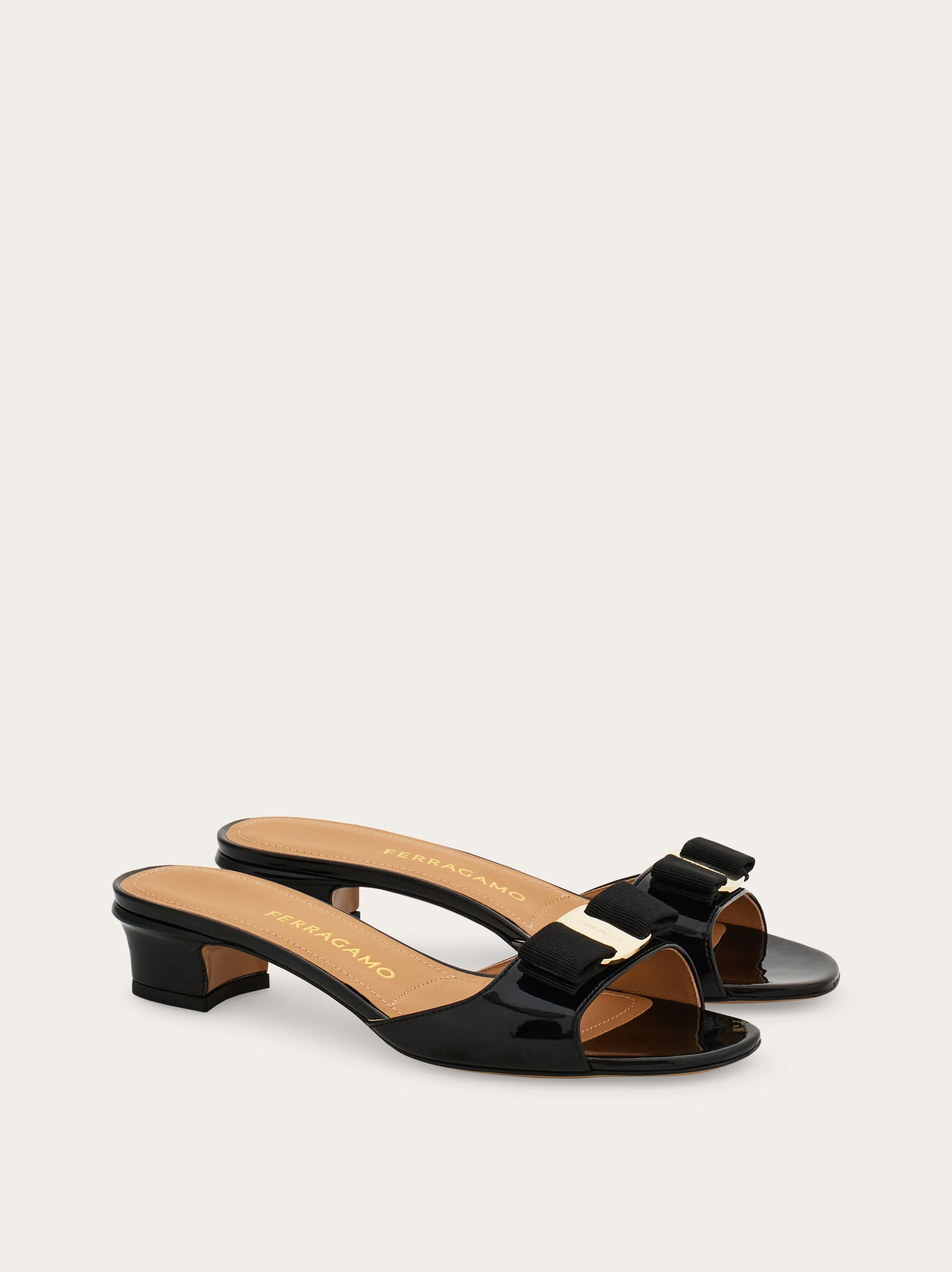 Vara bow slide - Women | Ferragamo