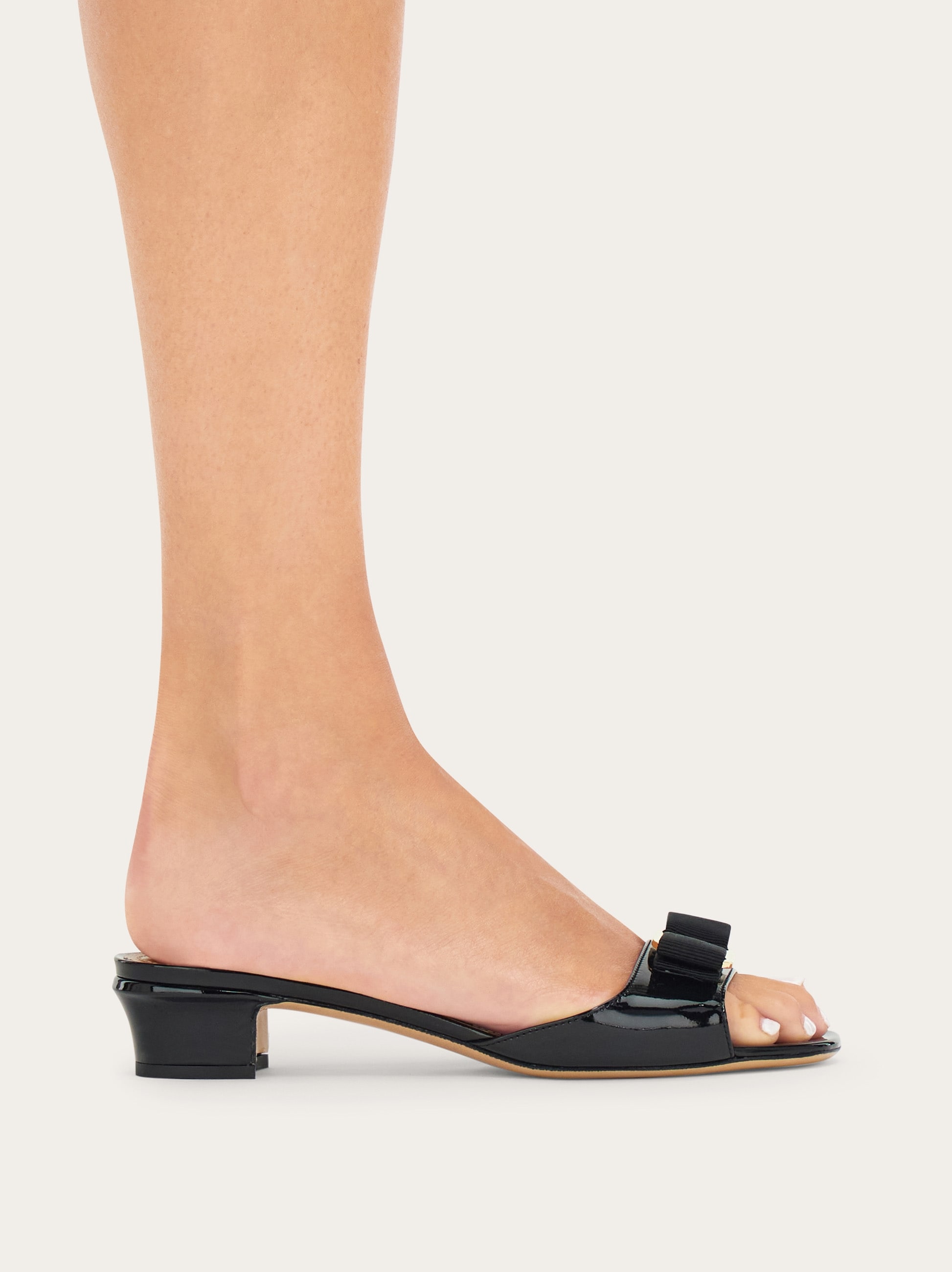 Vara bow slide - Women | Ferragamo