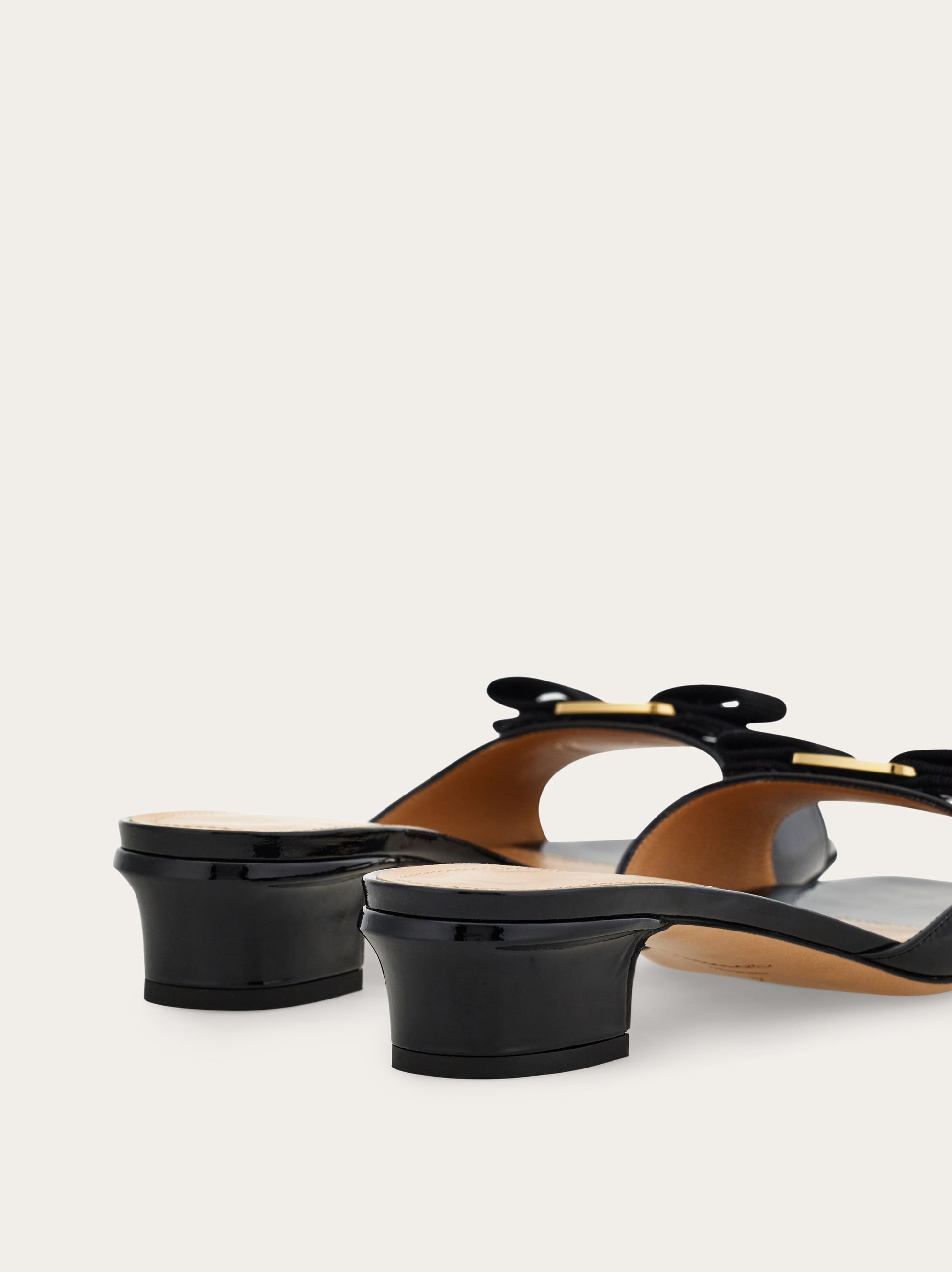 Vara bow slide - Women | Ferragamo
