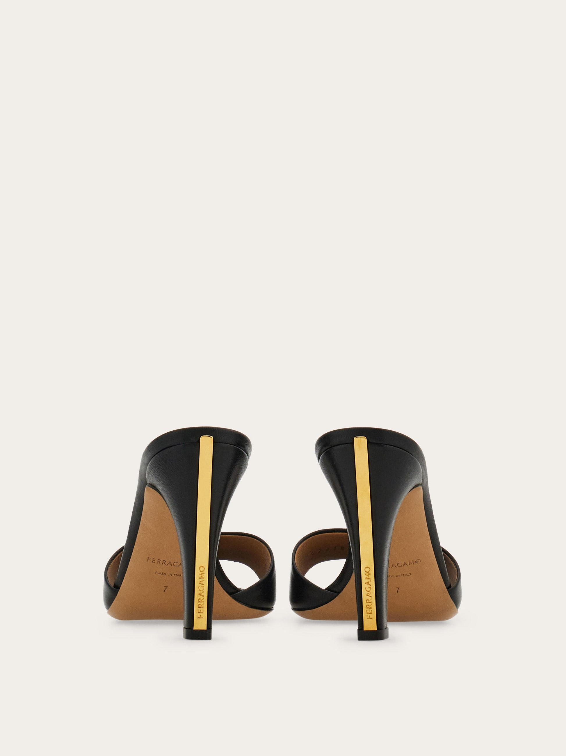 yello GATE HEELS ブラック xxl High heeled slide - Women | Ferragamo