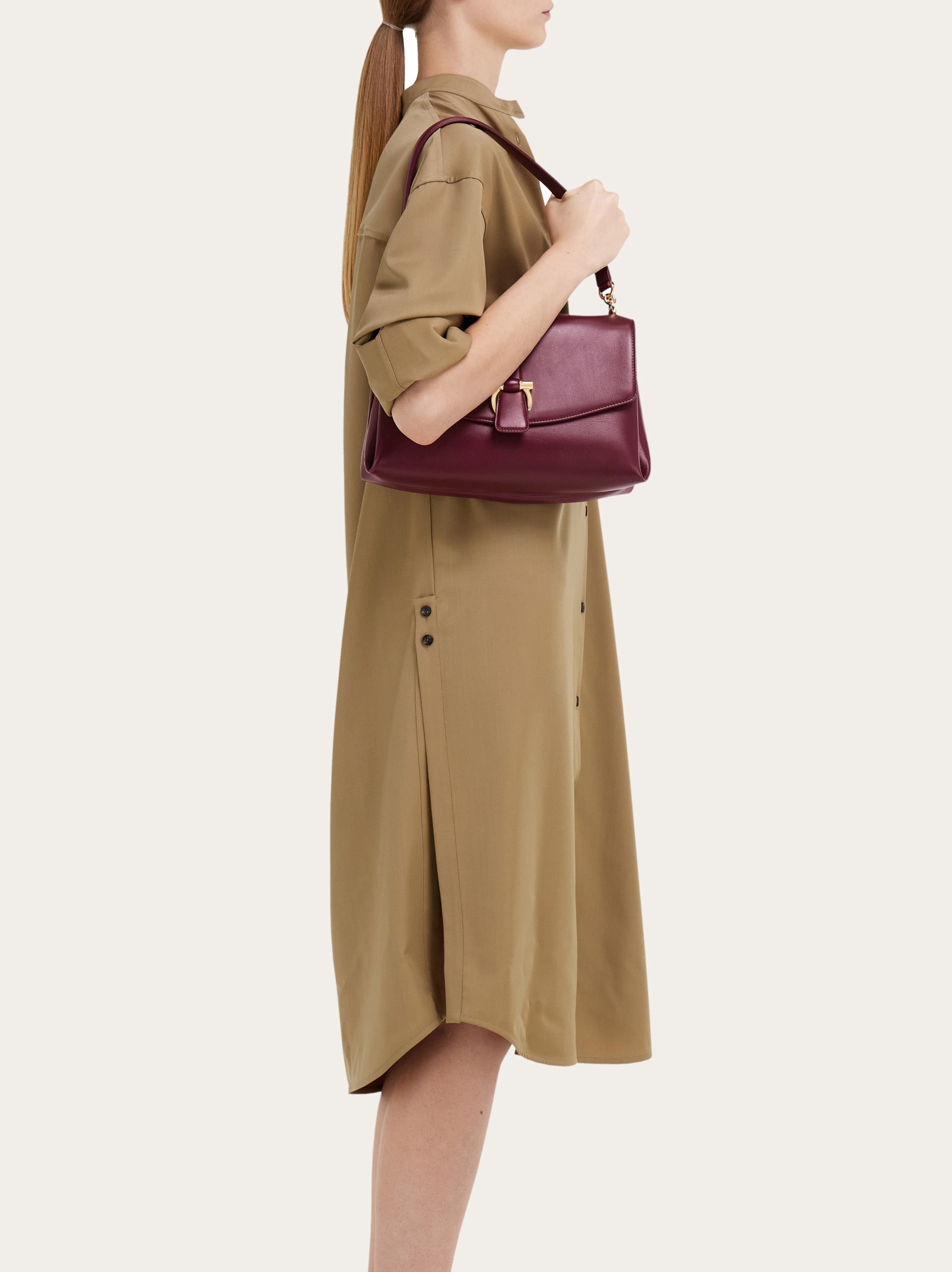 Front flap shoulder bag (S) - Women | Ferragamo