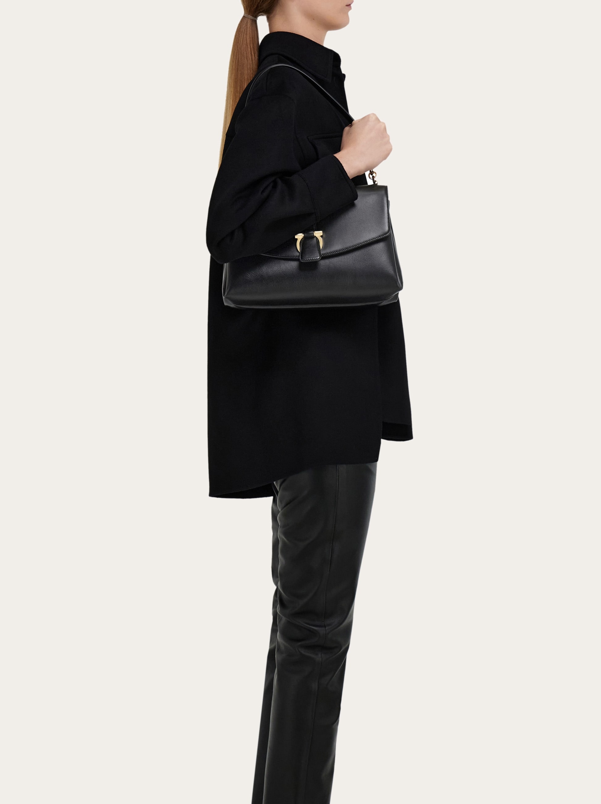 Front flap shoulder bag (S) - Women | Ferragamo