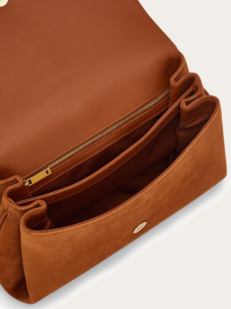 Borsa a spalla con patta frontale (S) Gallery image 6