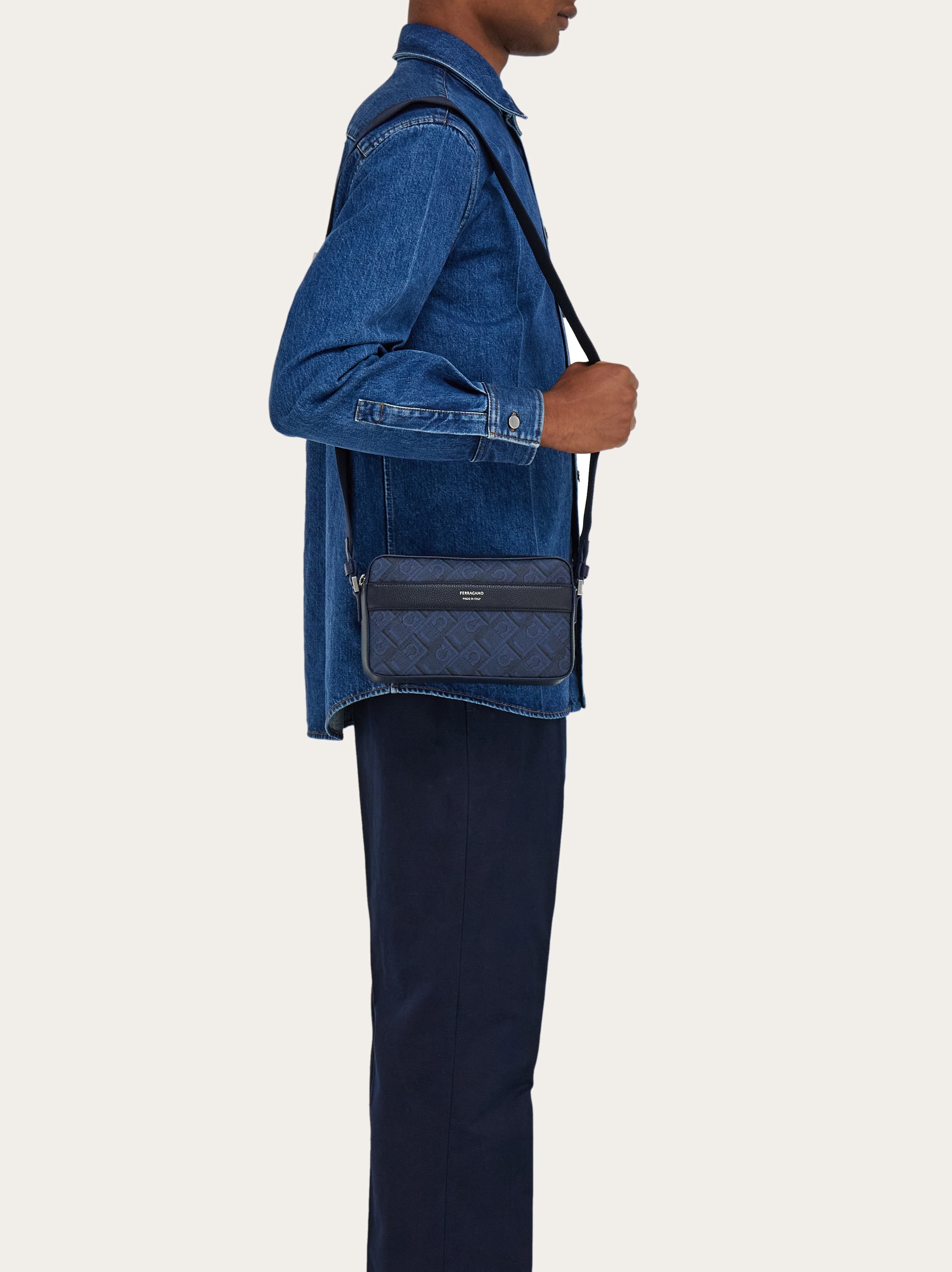 モノグラム ショルダーバッグ - メンズ | Ferragamo