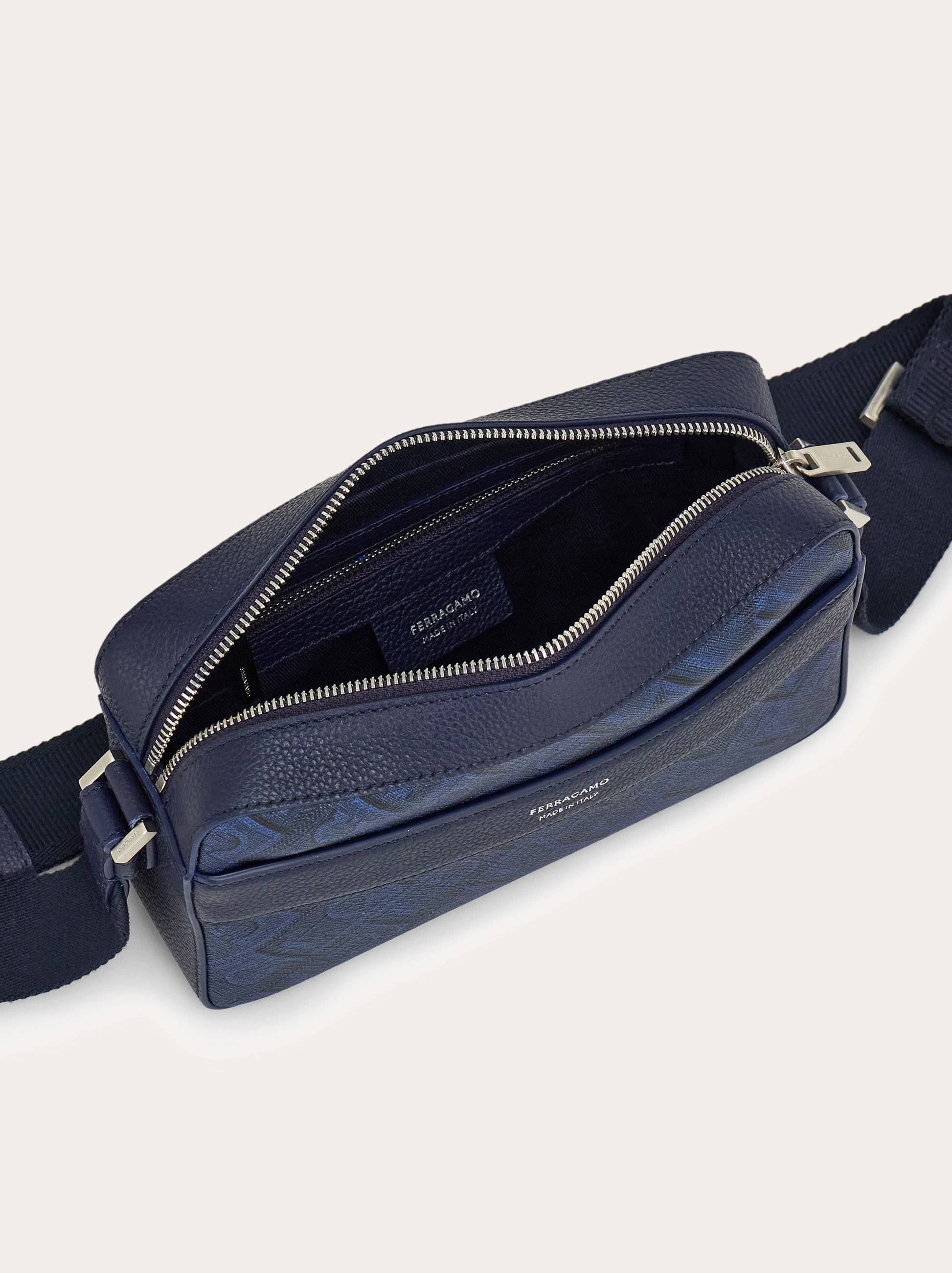 Salvatore Ferragamo メッセンジャーバッグ モノグラム ショルダーバッグ - メンズ | Ferragamo