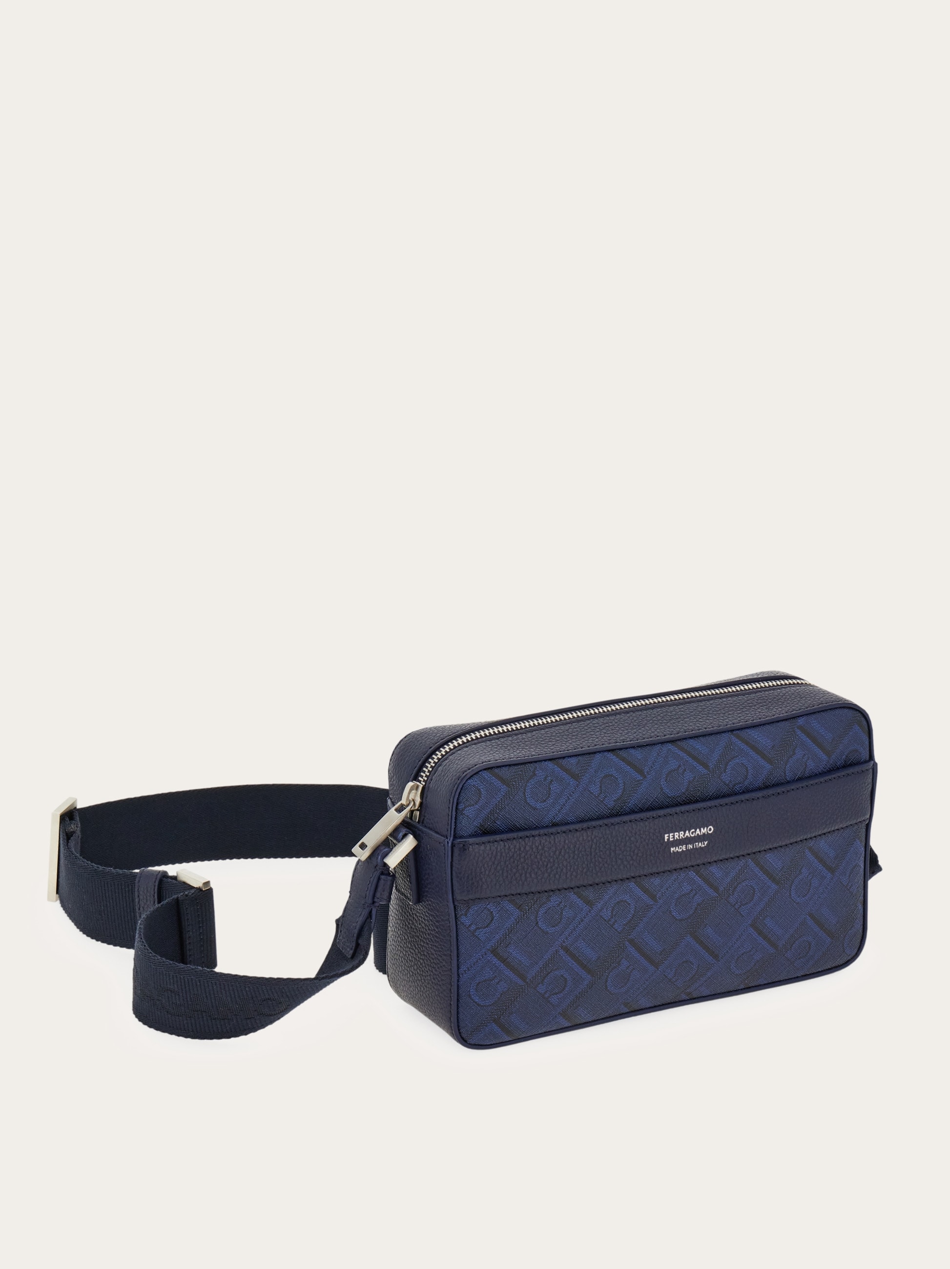 Salvatore Ferragamo メッセンジャーバッグ モノグラム ショルダーバッグ - メンズ | Ferragamo