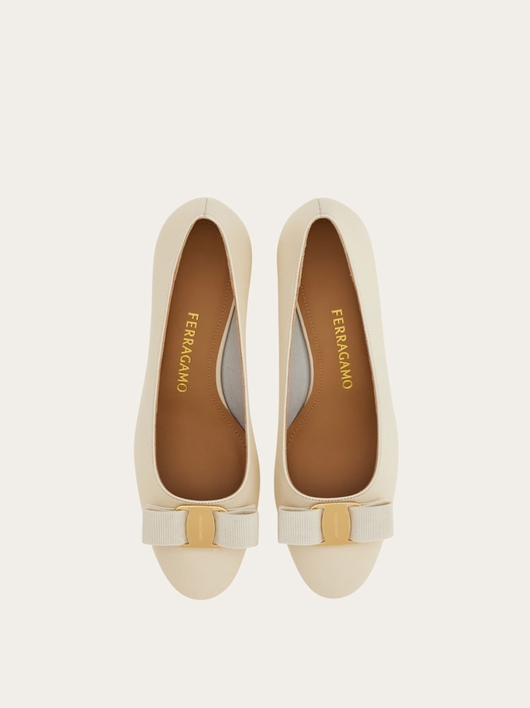 Vara bow block heel pump Gallery image 3