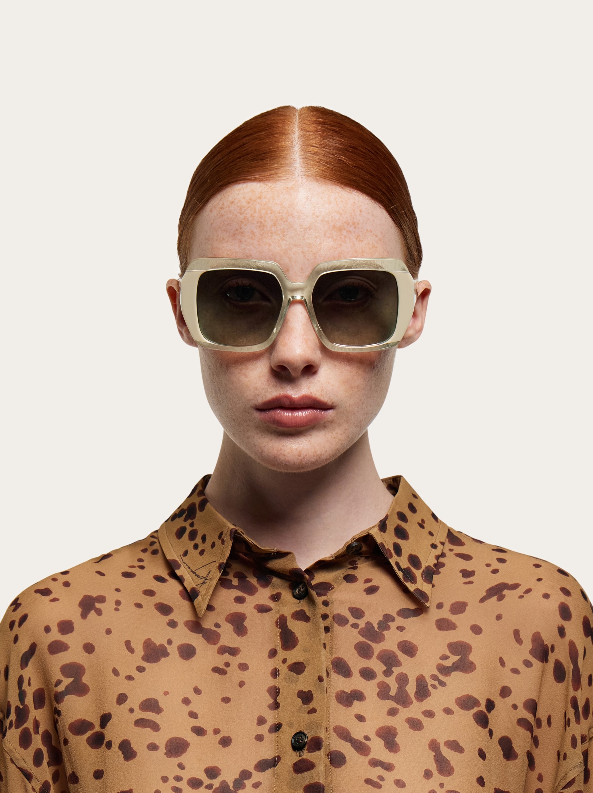 正規品Ferragamo ベージュフレーム サングラス ケース付き Rectangular frame sunglasses - Women | Ferragamo