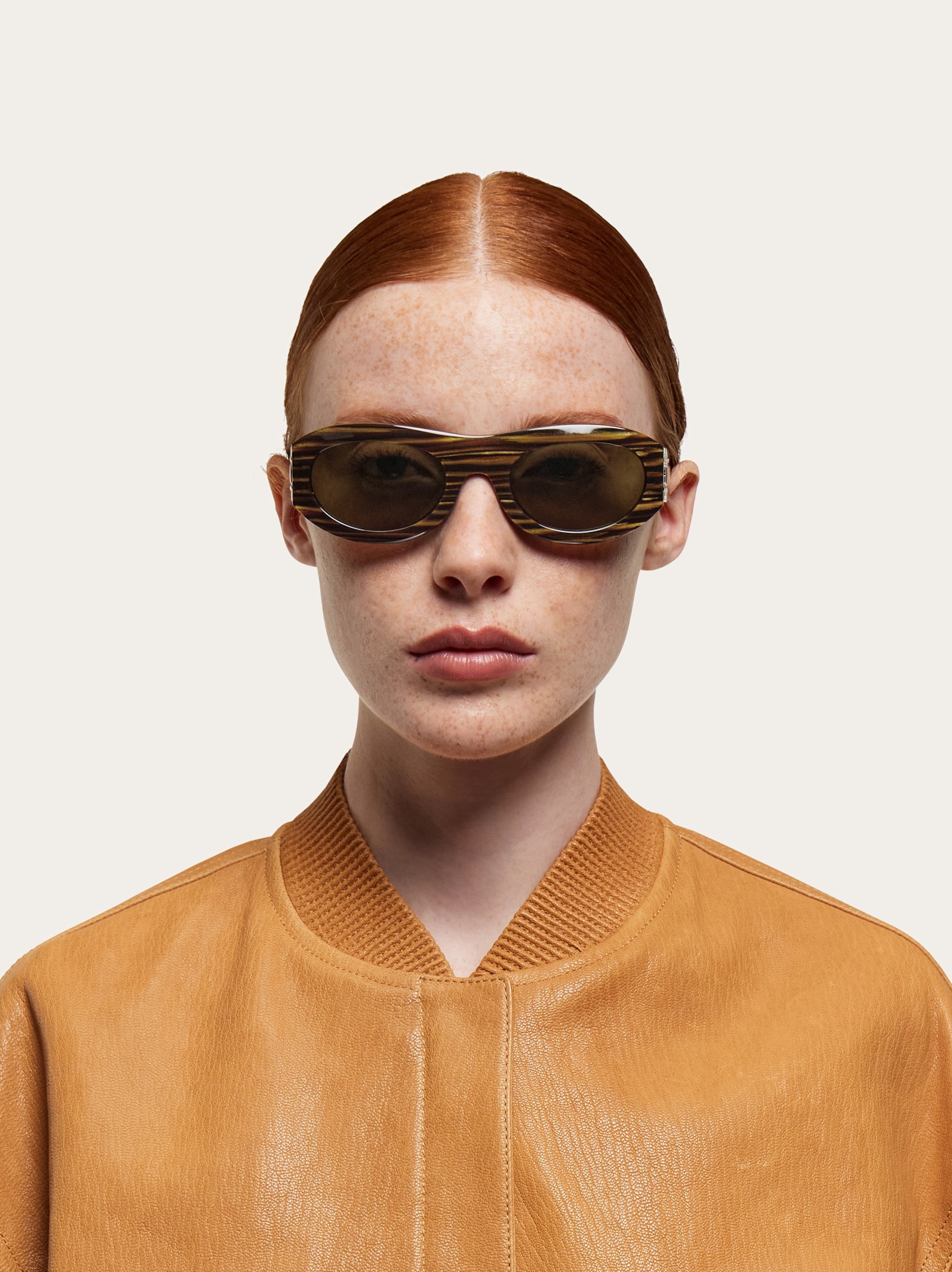 Oval frame sunglasses - Women | Ferragamo