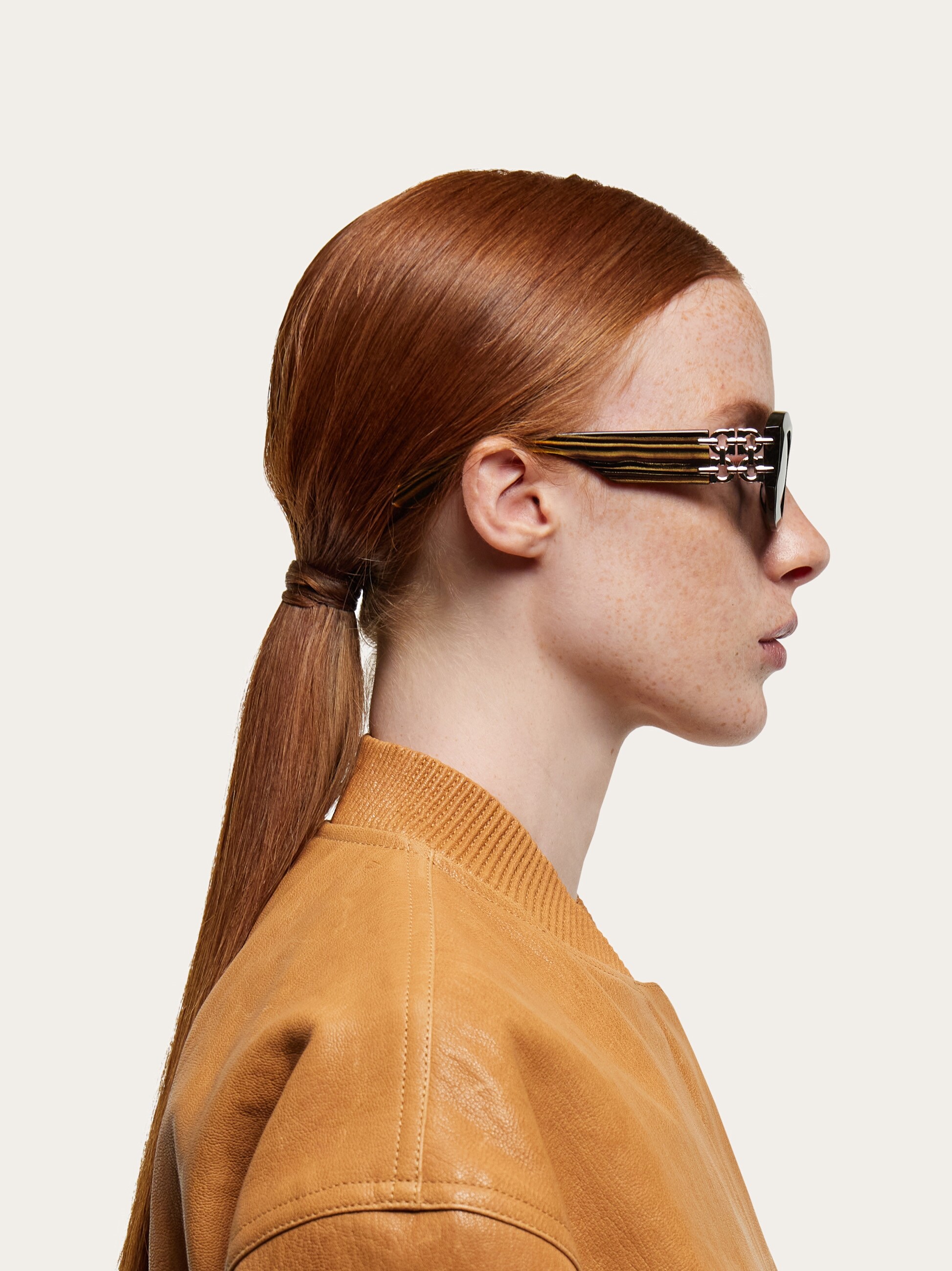 Oval frame sunglasses - Women | Ferragamo