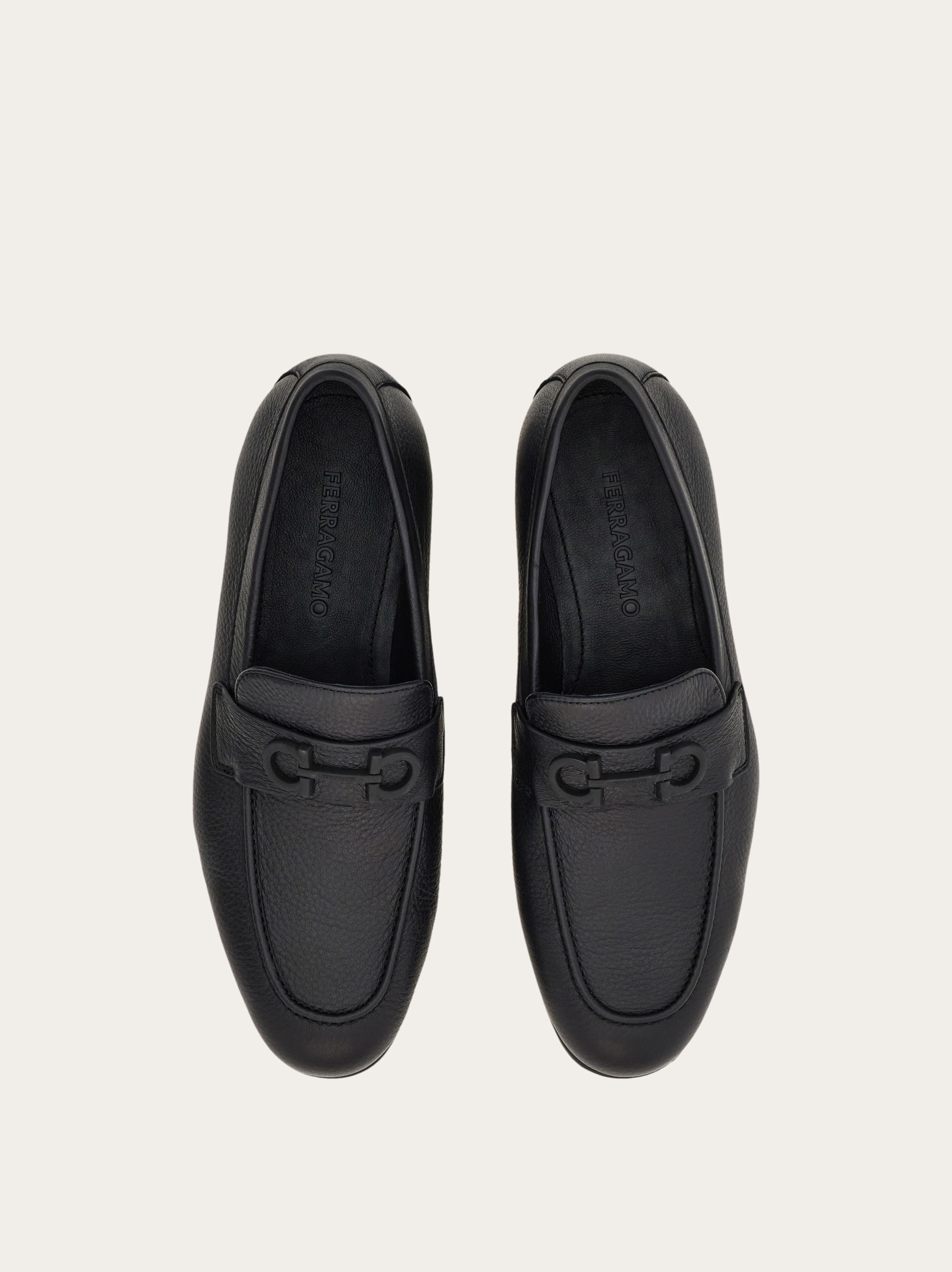靴 Salvatore Ferragamo Loafer with Gancini detail - Men | Ferragamo