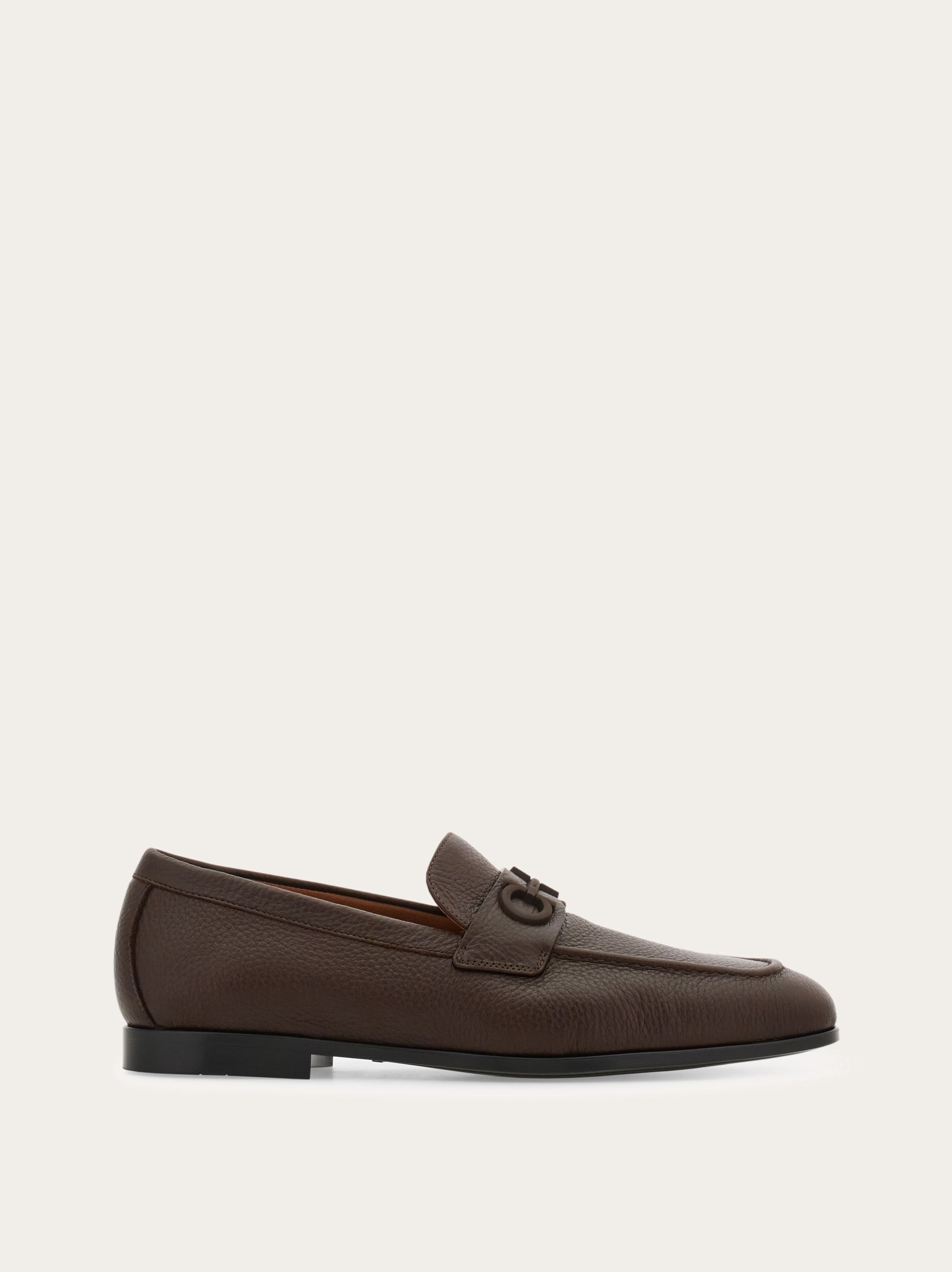 Salvatore Ferragamo ブラウン ローファー Loafer with Gancini buckle - Men | Ferragamo