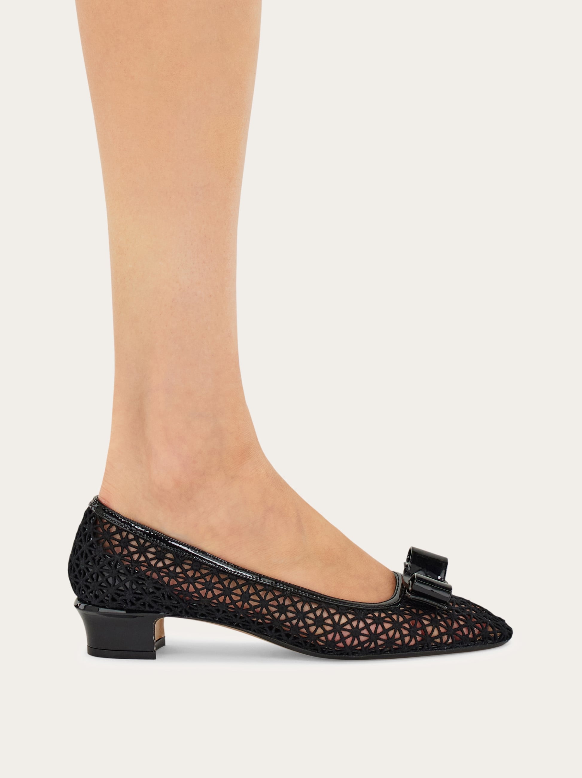FERRAGAMO VARAリボンパンプス ヴァラ リボン パンプス - ウィメンズ | Ferragamo
