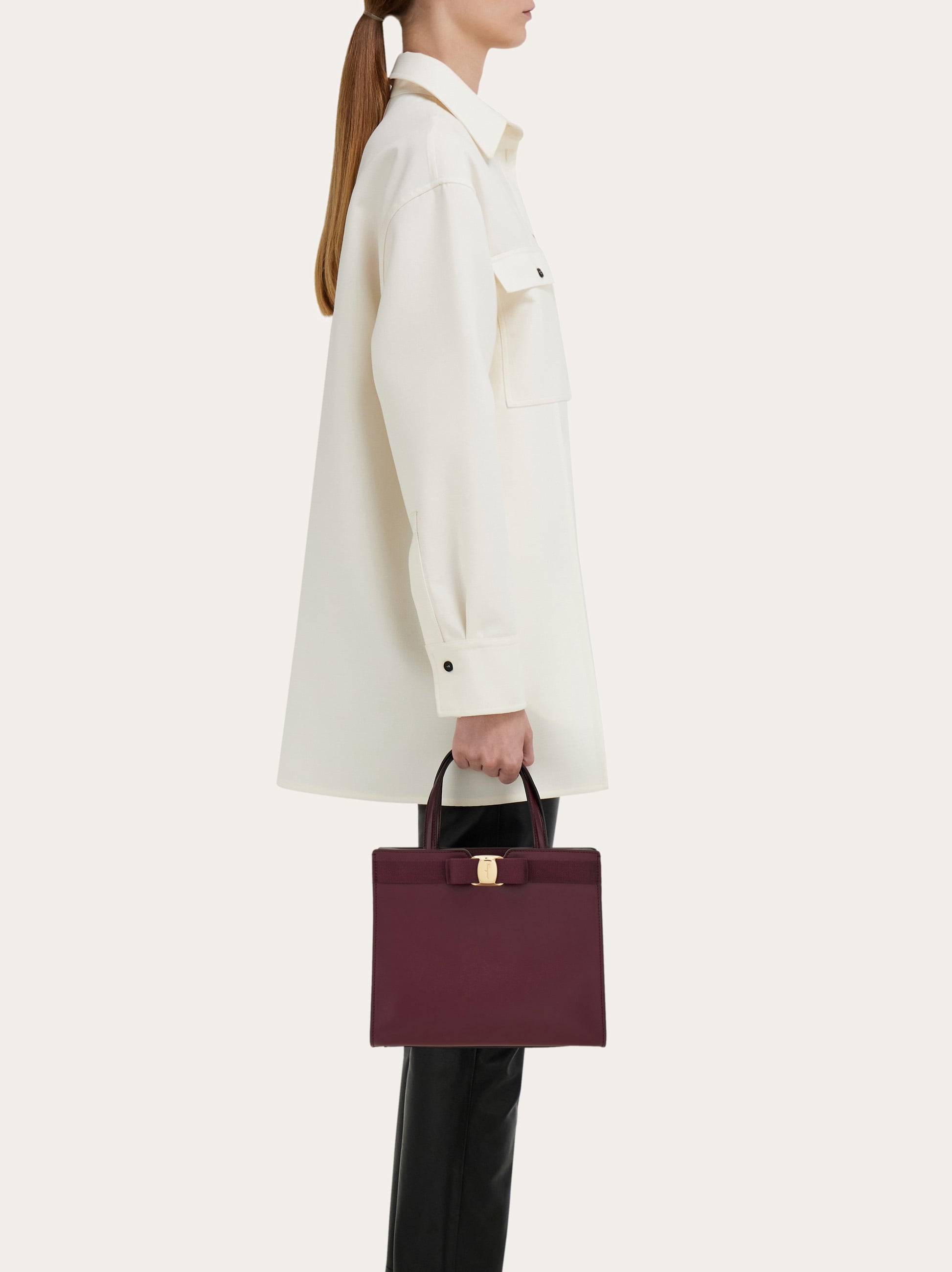 専用サルヴァトーレフェラガモ ヴァラリボン ハンドバッグ トップハンドル 黒 ヴァラリボン ハンドバッグ レザー ブラック 2WAY サルヴァトーレ