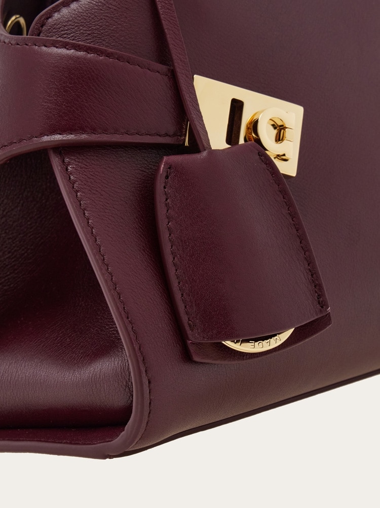 Hug handbag (XS) Gallery image 7