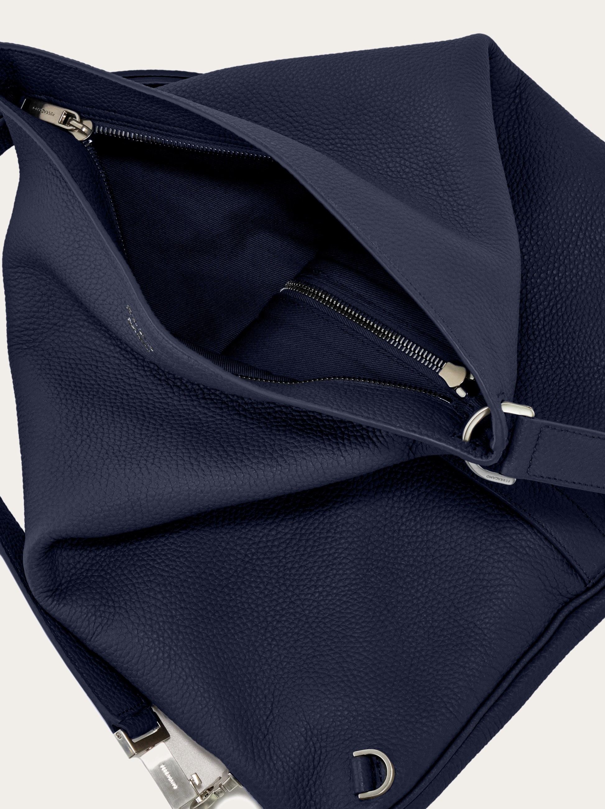 日本限定商品】ショルダーバッグ - メンズ | Ferragamo