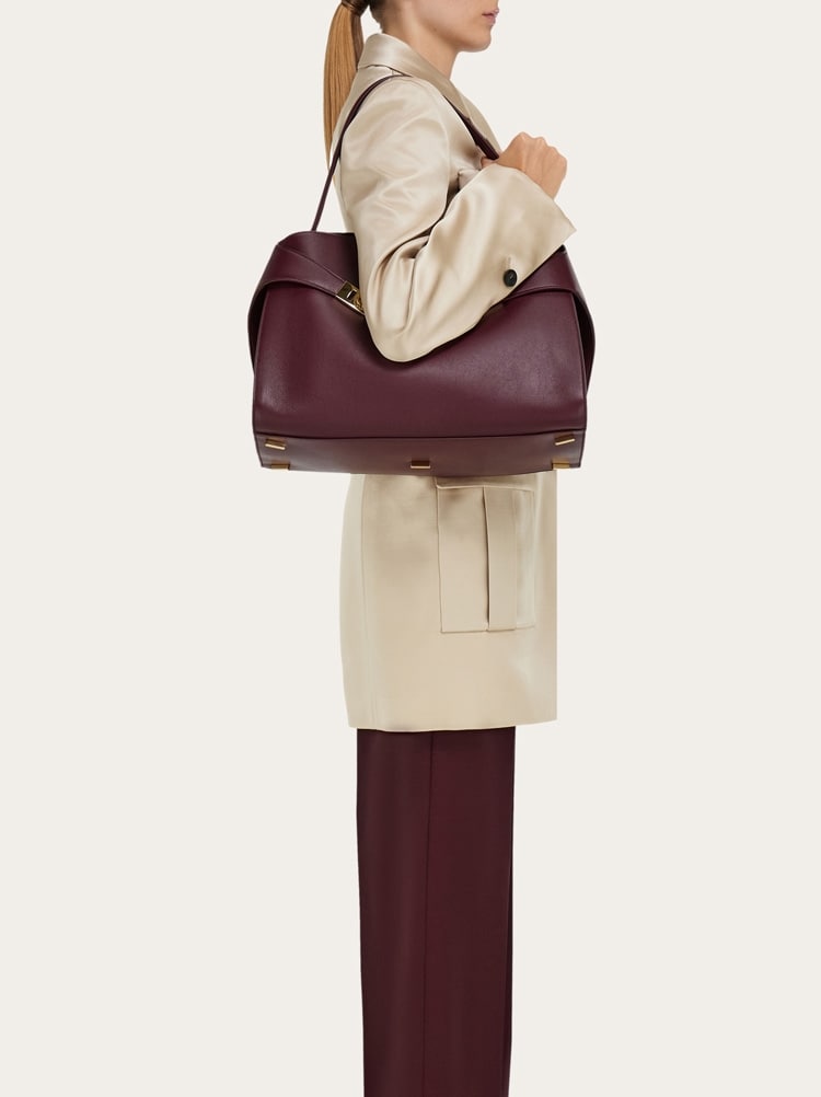 Zweifarbige Schultertasche Hug Soft (L) Gallery image 2