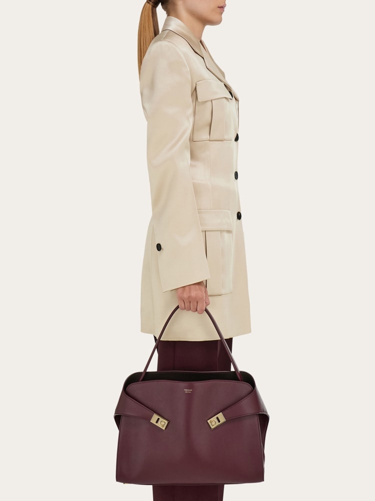 Zweifarbige Schultertasche Hug Soft (L) Gallery image 3
