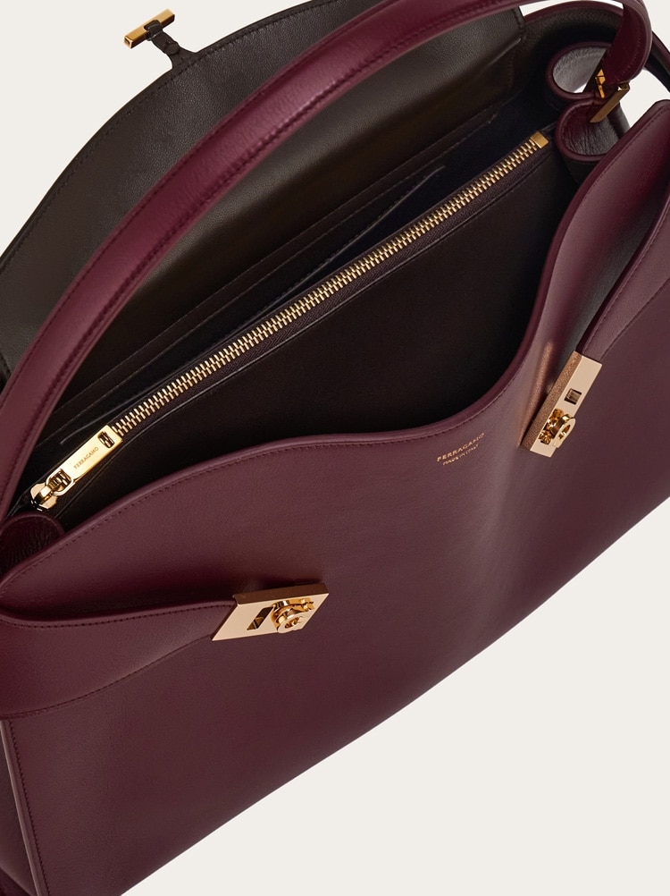 Zweifarbige Schultertasche Hug Soft (L) Gallery image 6