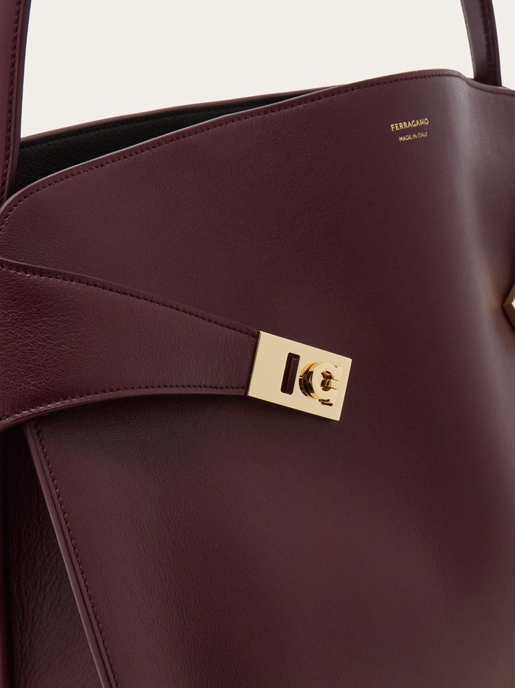 Zweifarbige Schultertasche Hug Soft (L) Gallery image 7