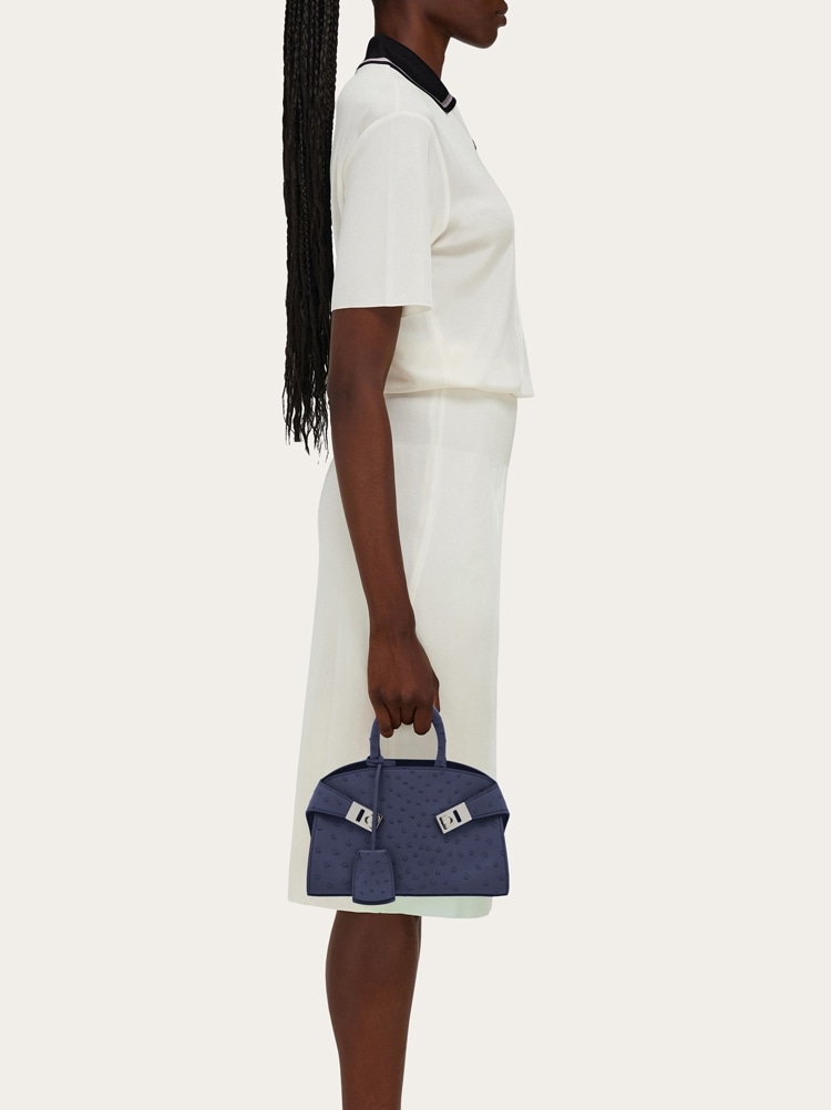 Hug handbag (XS) Gallery image 2