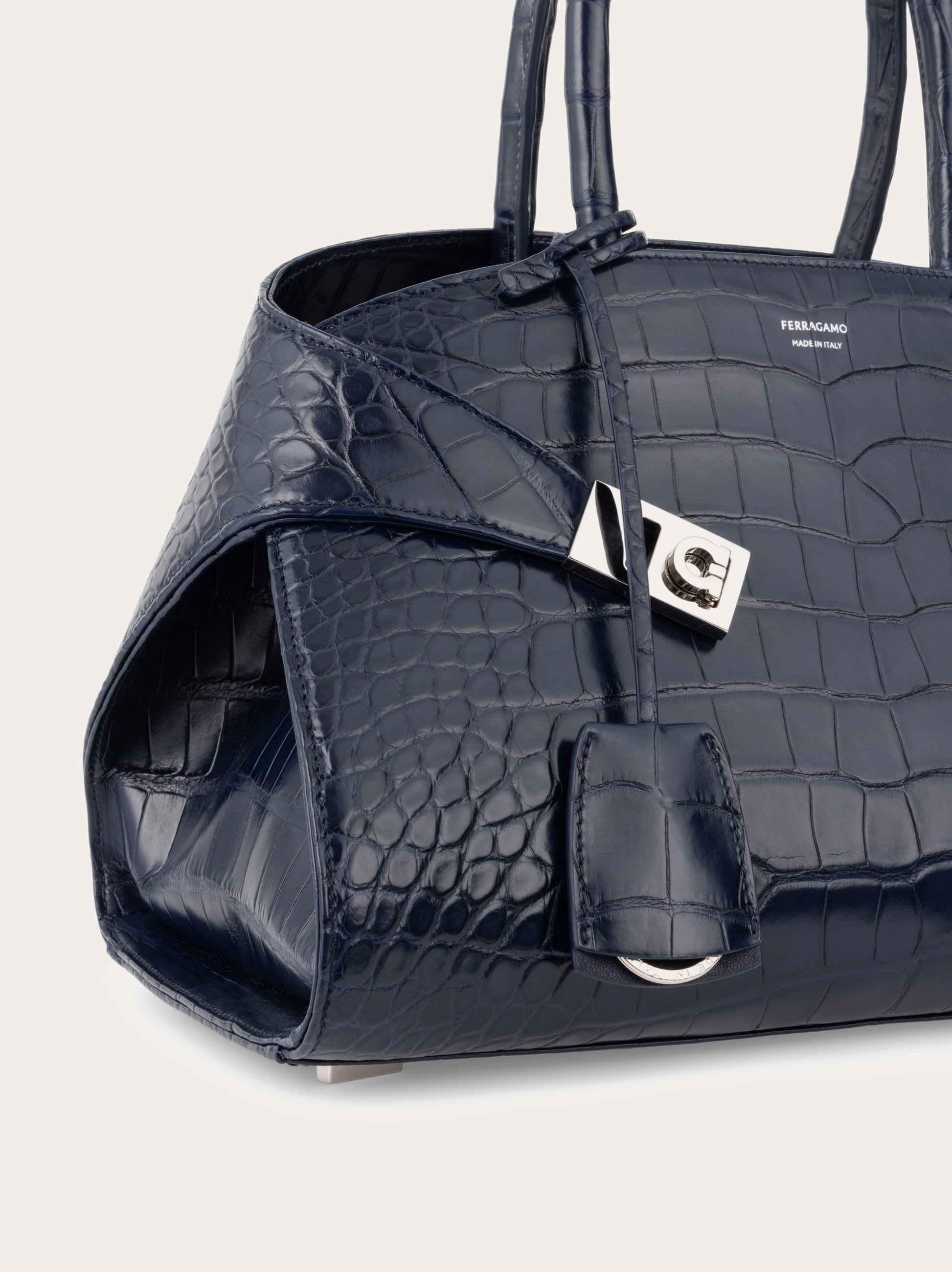 Hug handbag (M) - Women | Ferragamo